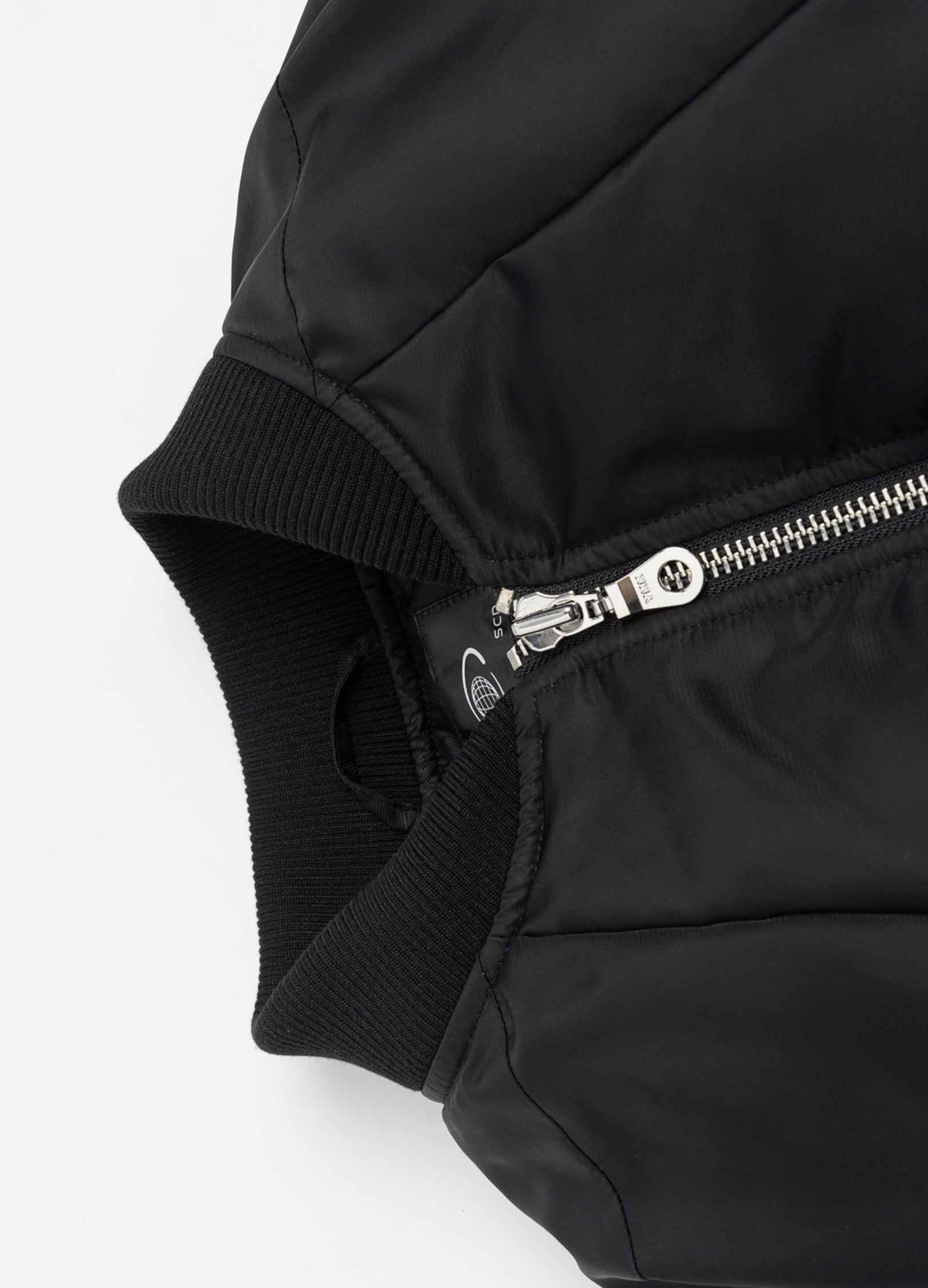 23FW Sleek Waisted Down Jacket