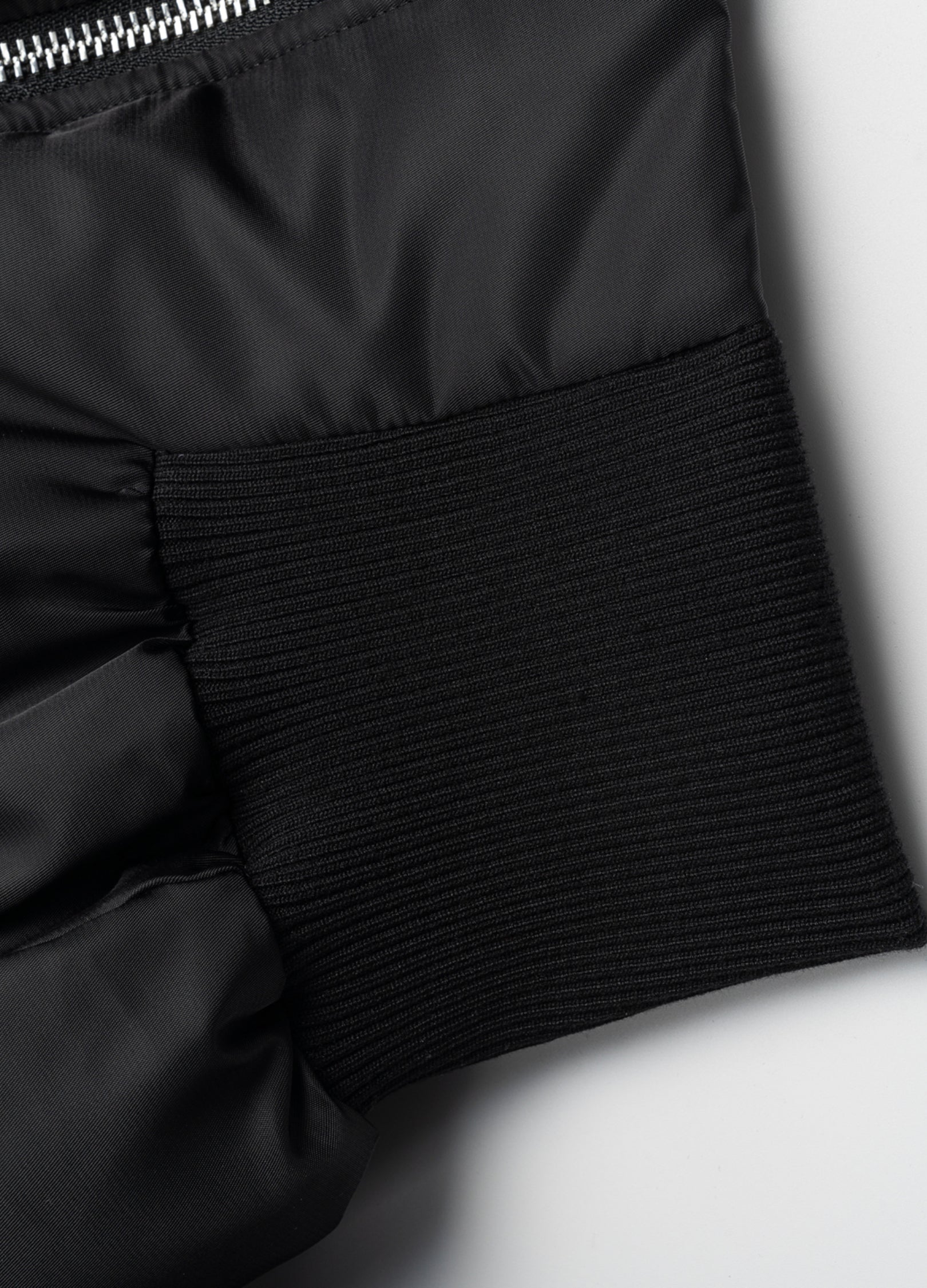 23FW Sleek Waisted Down Jacket