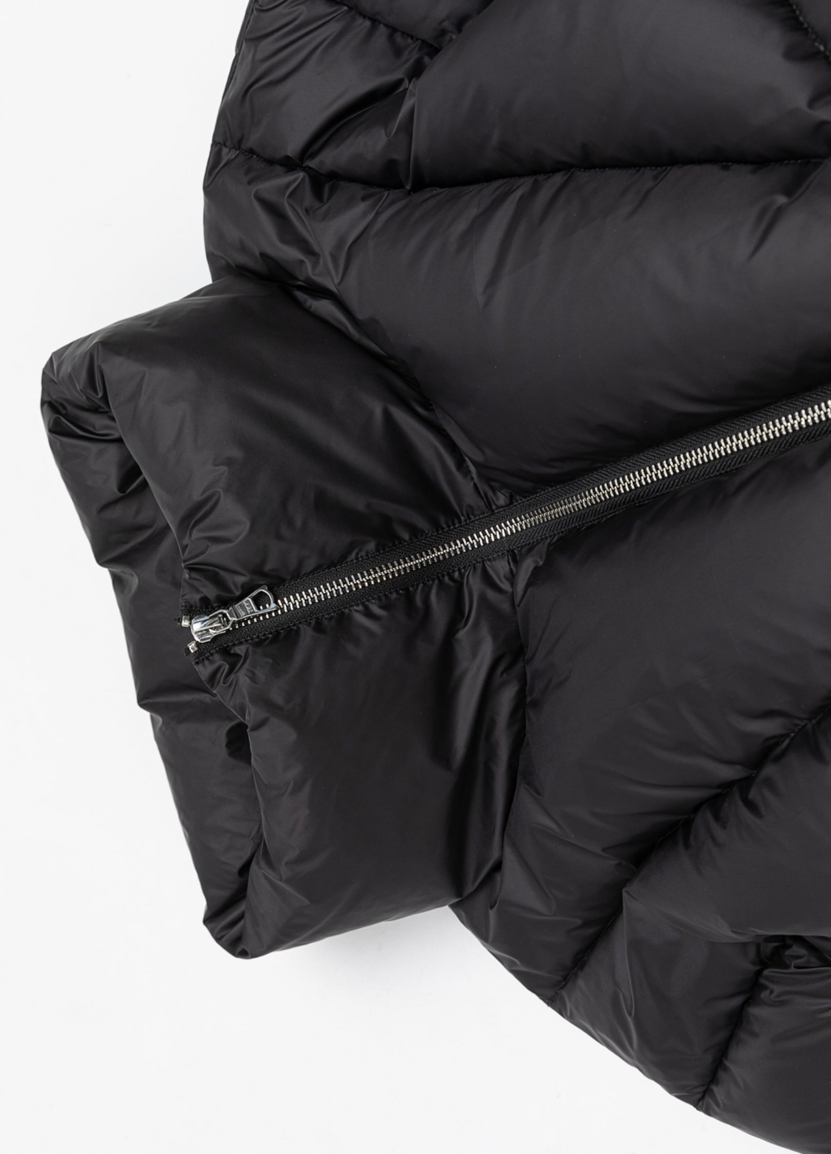 23FW V-Crop High-Collar Puffer