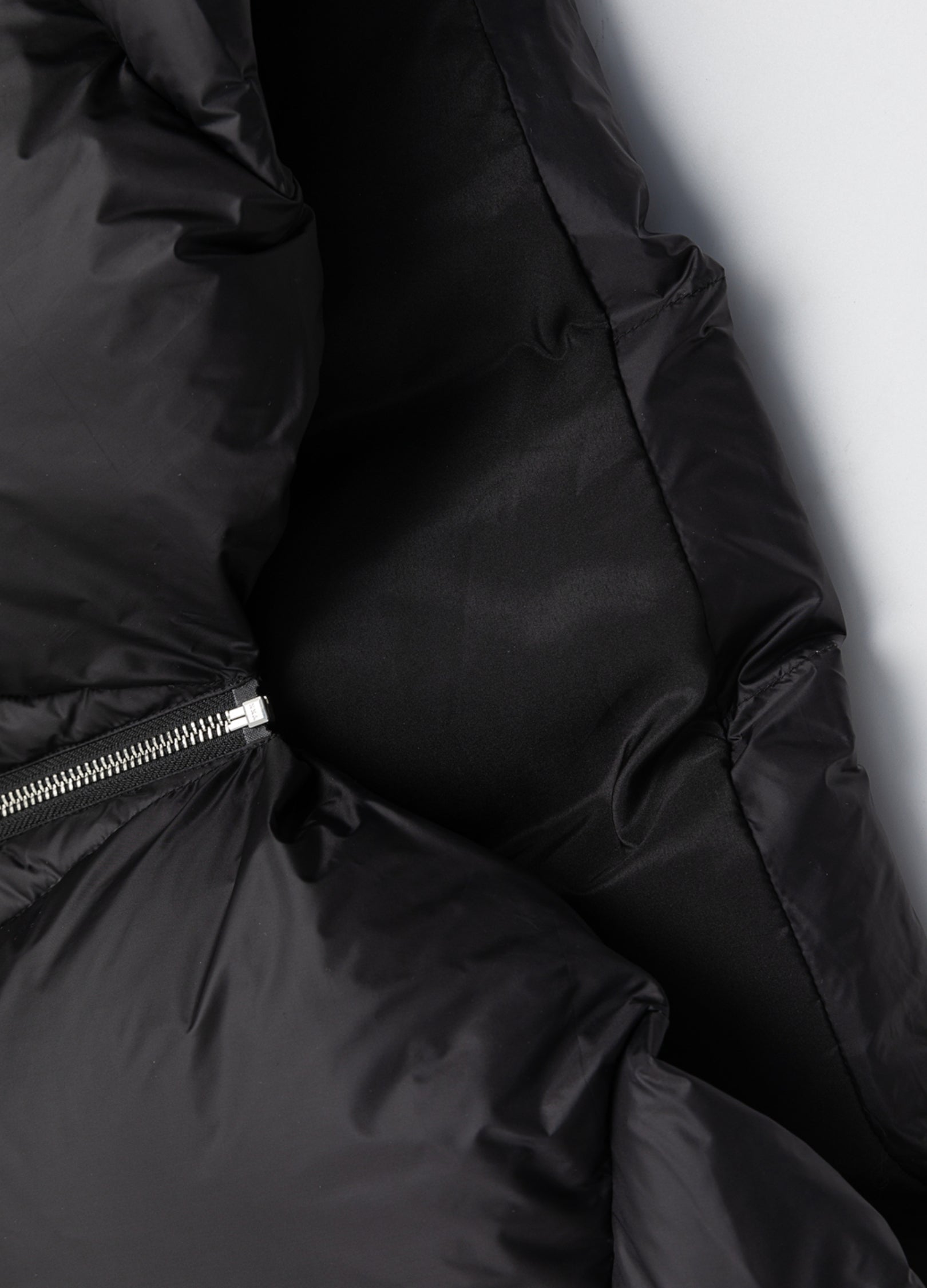 23FW V-Crop High-Collar Puffer