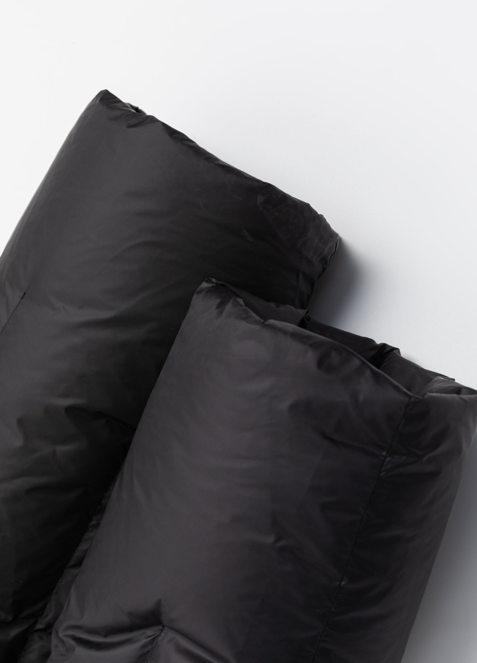 23FW V-Crop High-Collar Puffer