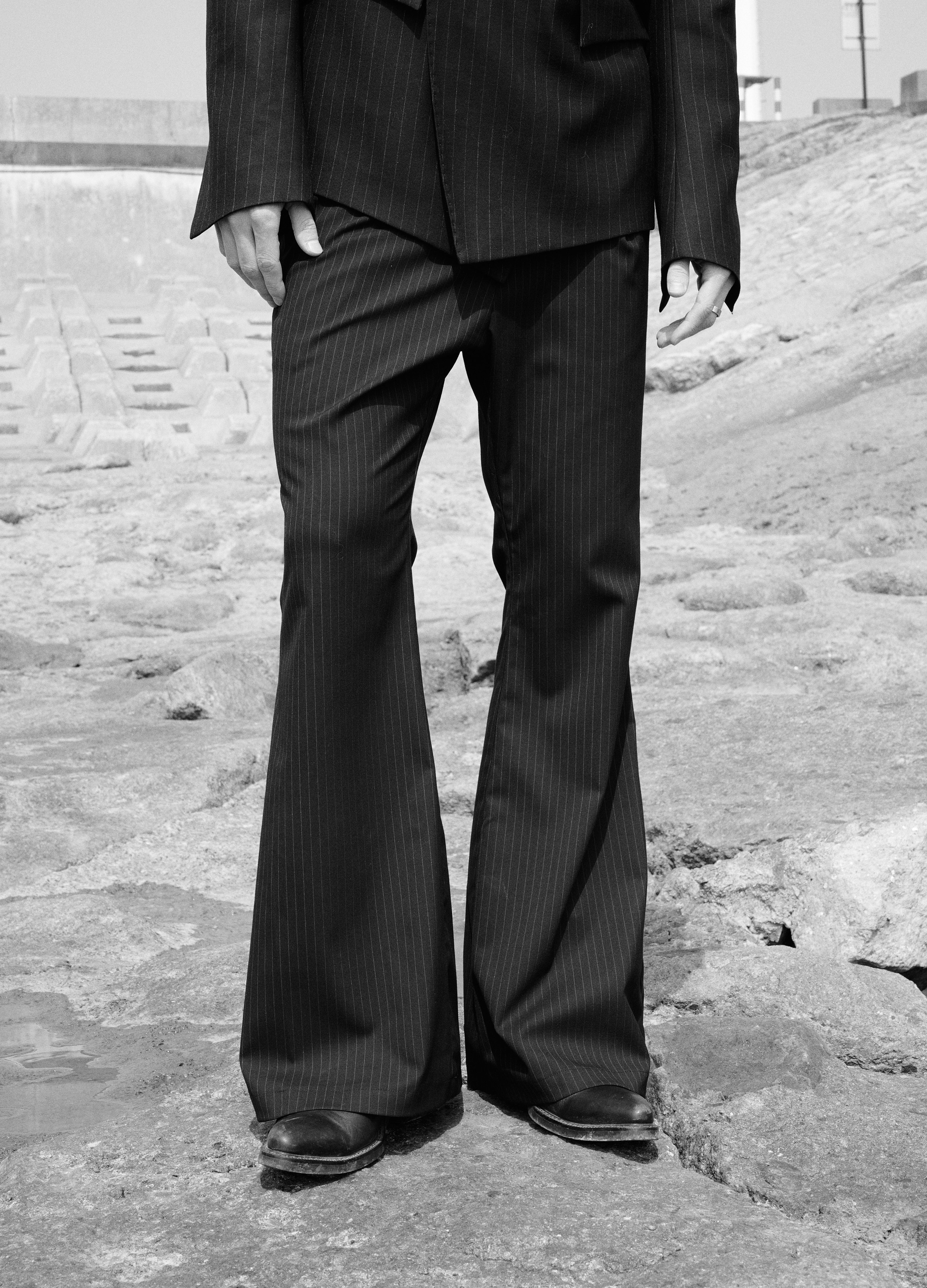 25SS BLADE PLEATED STRIPE TROUSERS