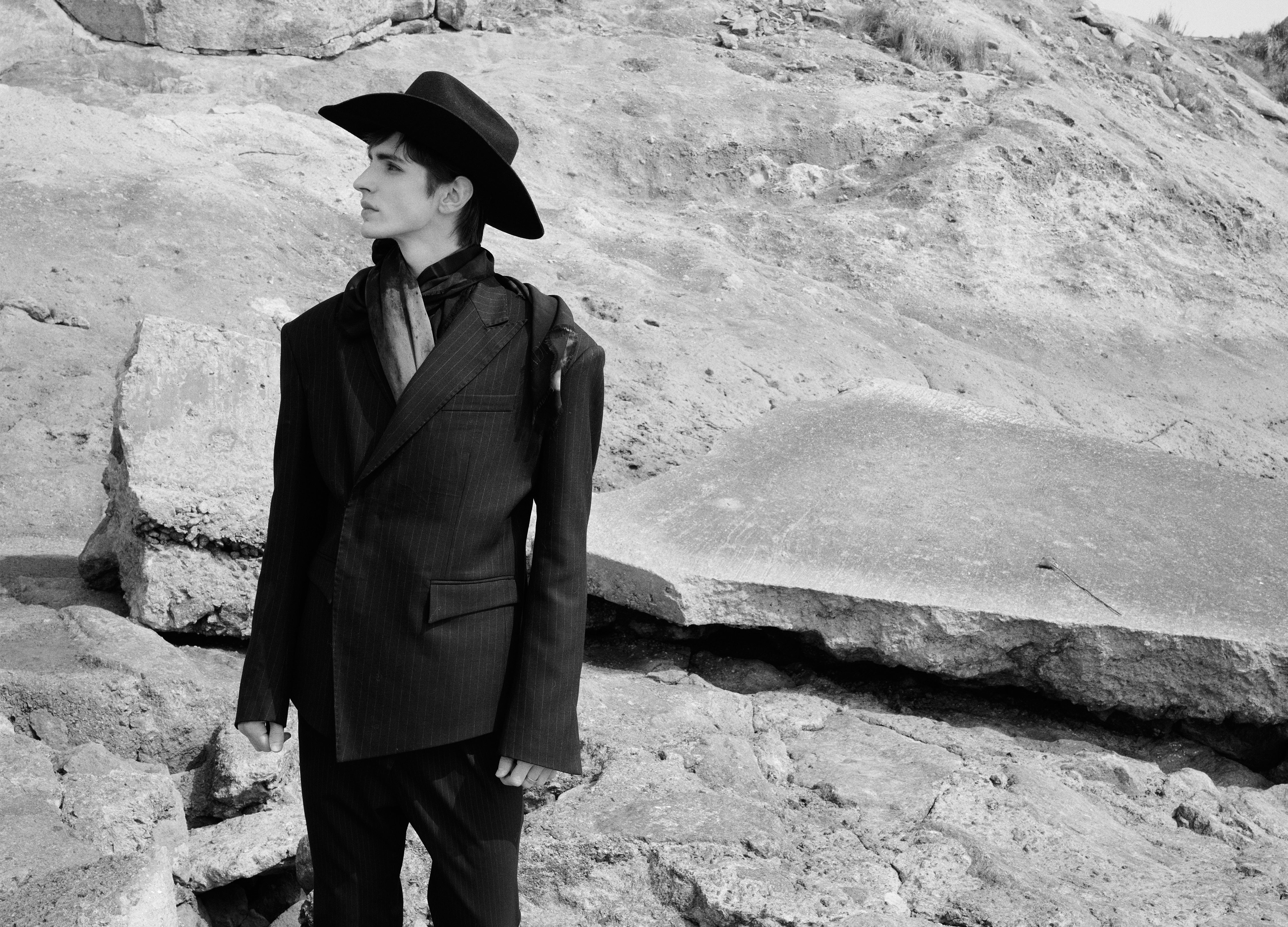 25SS BLADE PLEATED STRIPE TROUSERS