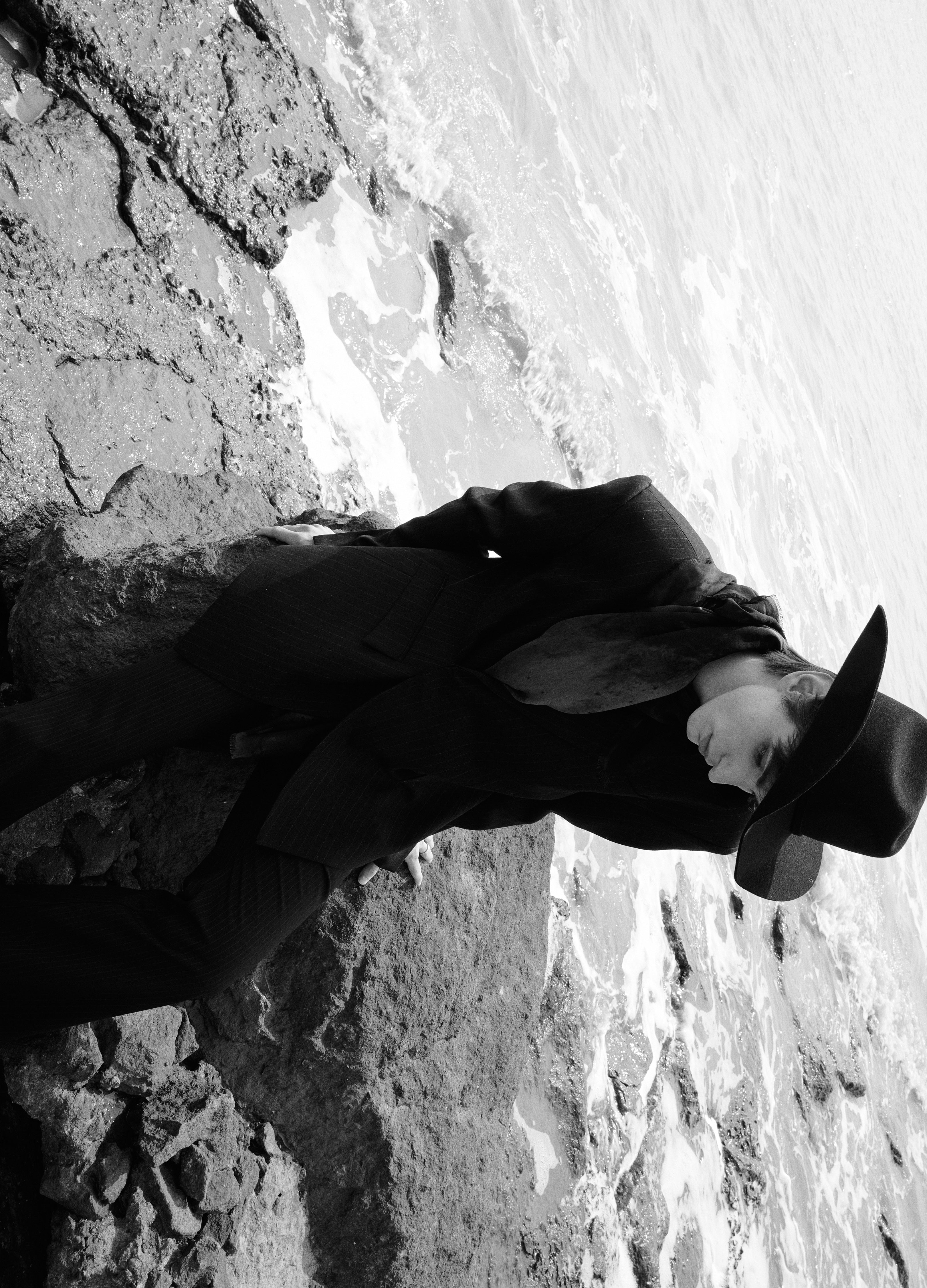 25SS BLADE PLEATED STRIPE TROUSERS