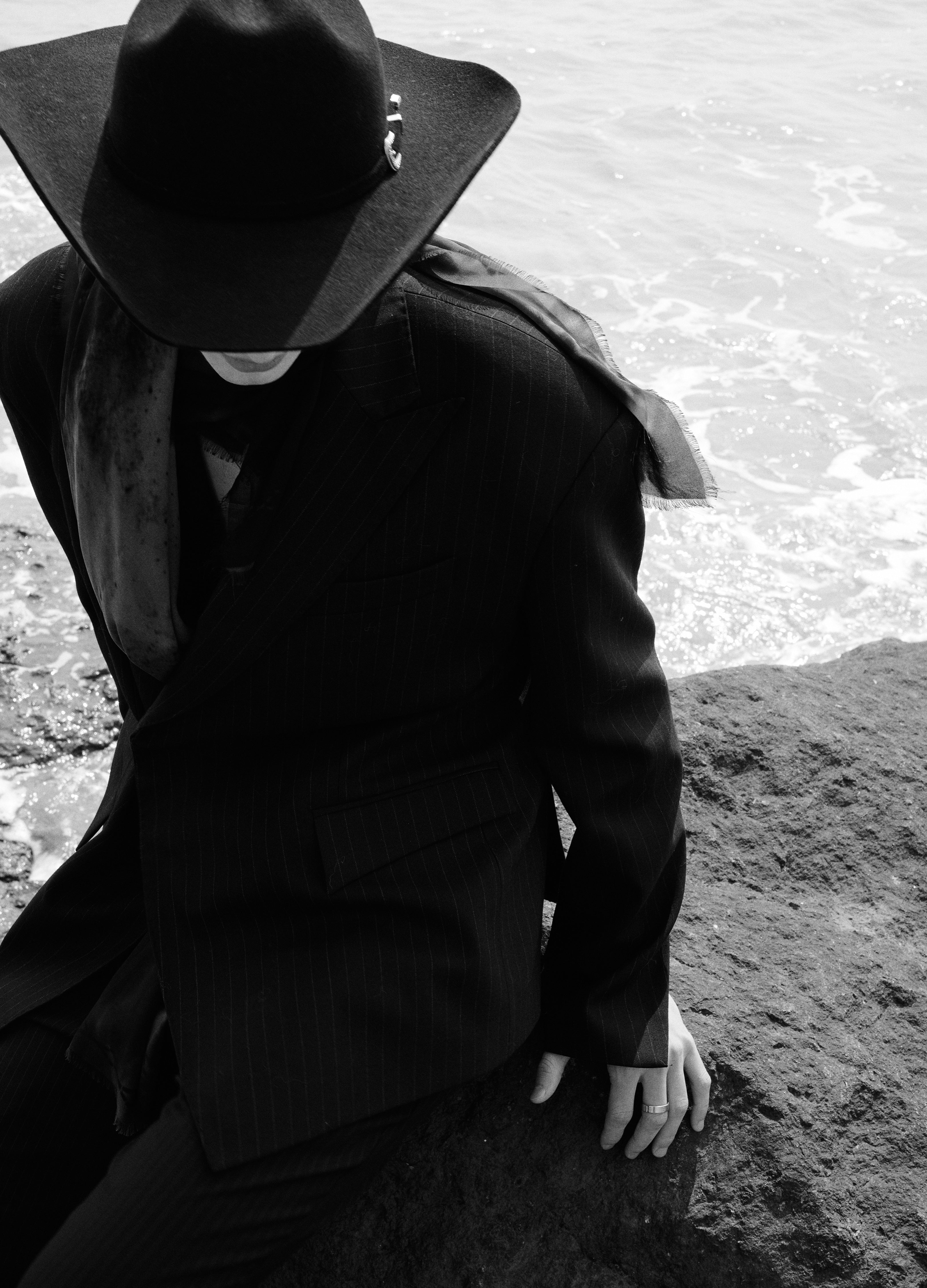 25SS BLADE PLEATED STRIPE TROUSERS