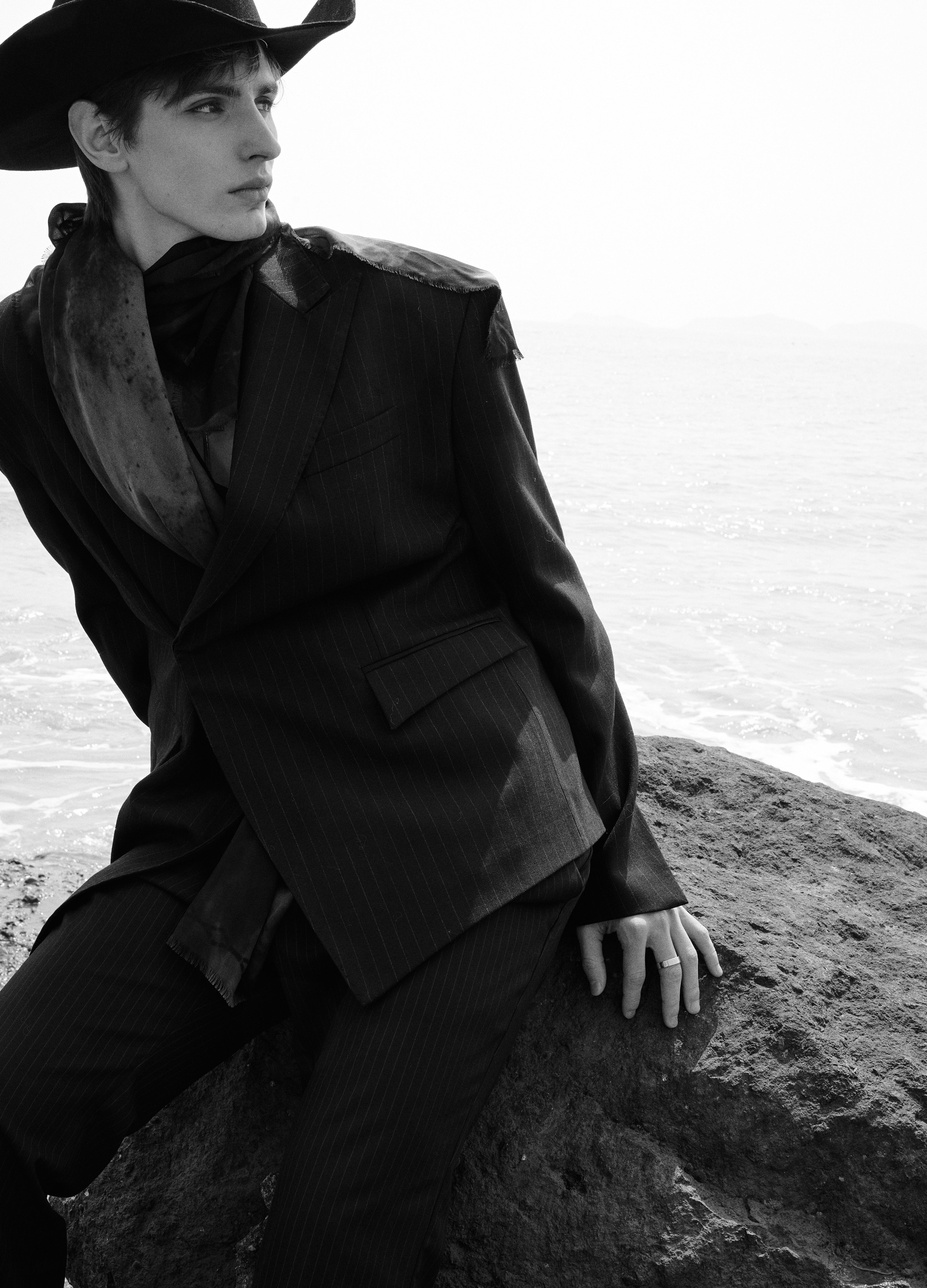 25SS BLADE PLEATED STRIPE TROUSERS