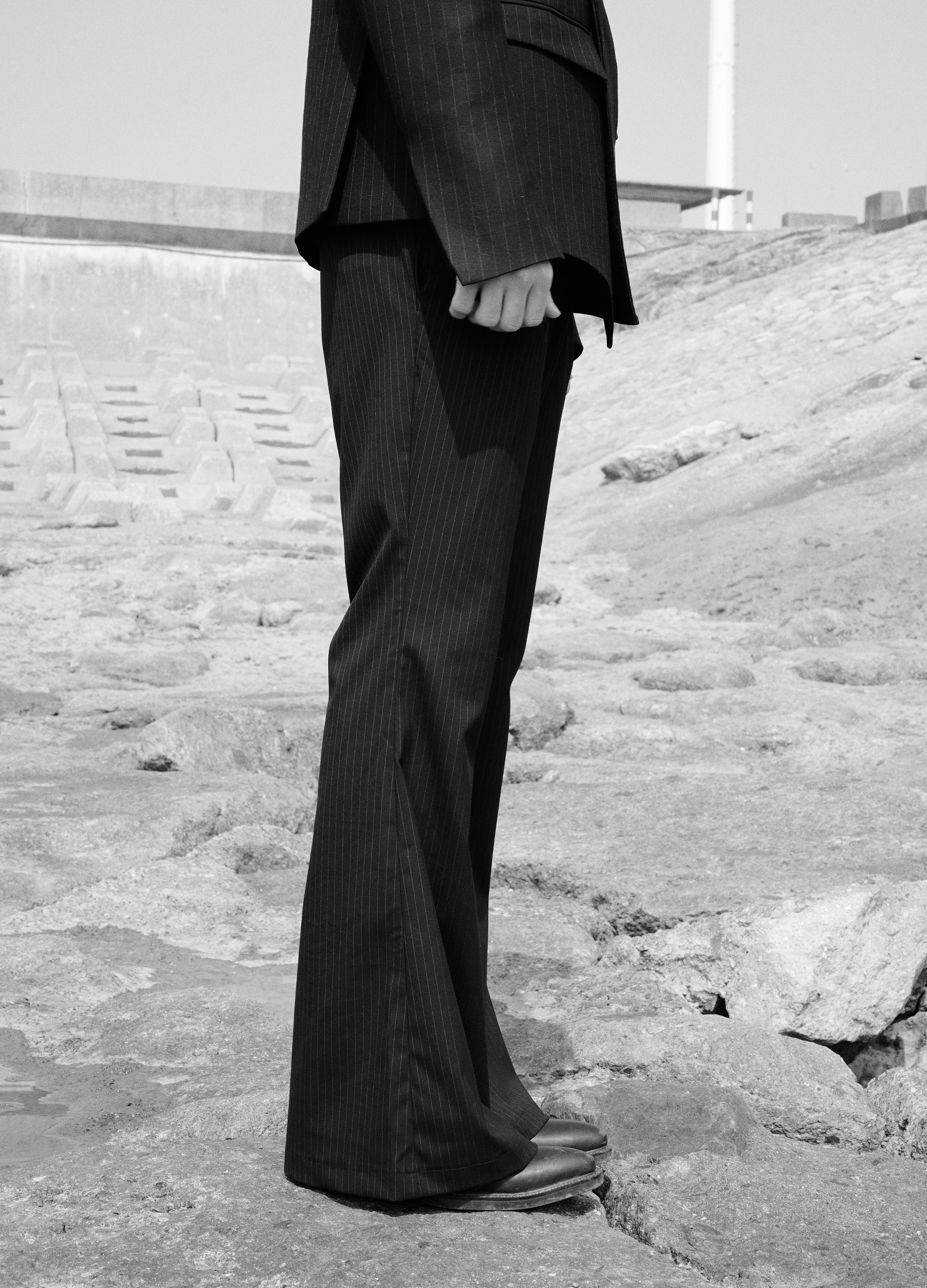 25SS BLADE PLEATED STRIPE TROUSERS