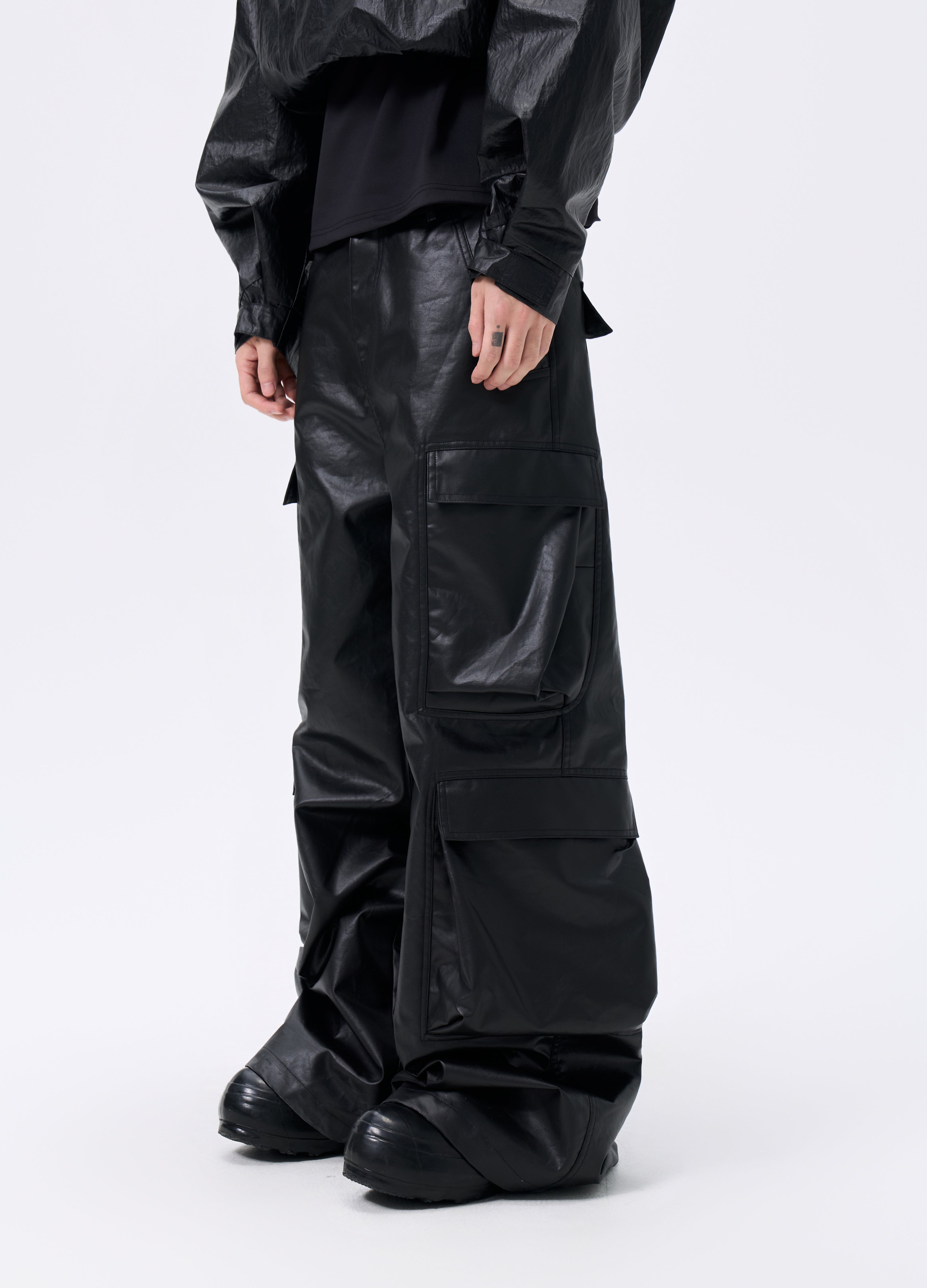 25FW COATED MULTI-CARGO PANTS