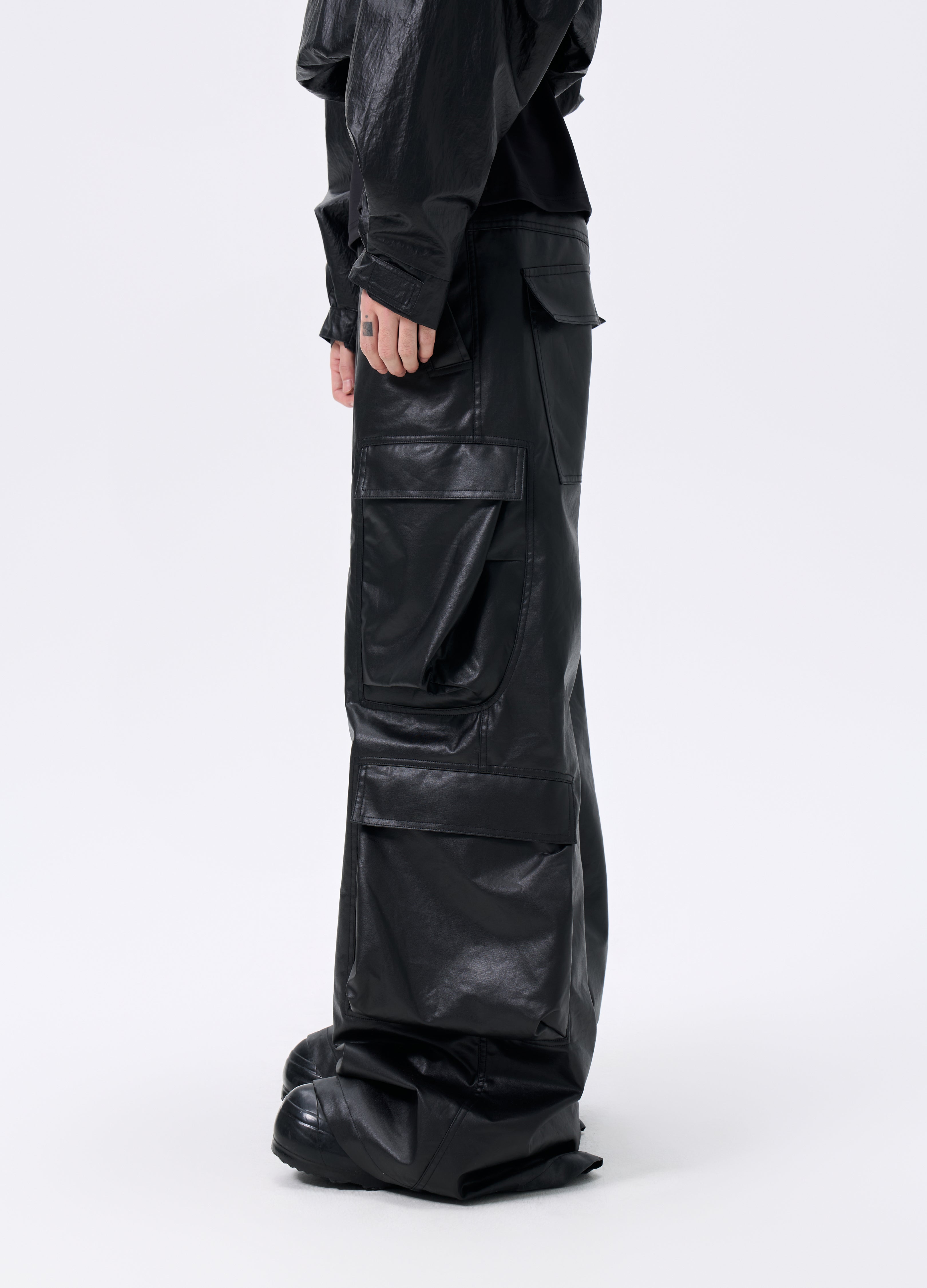 25FW COATED MULTI-CARGO PANTS