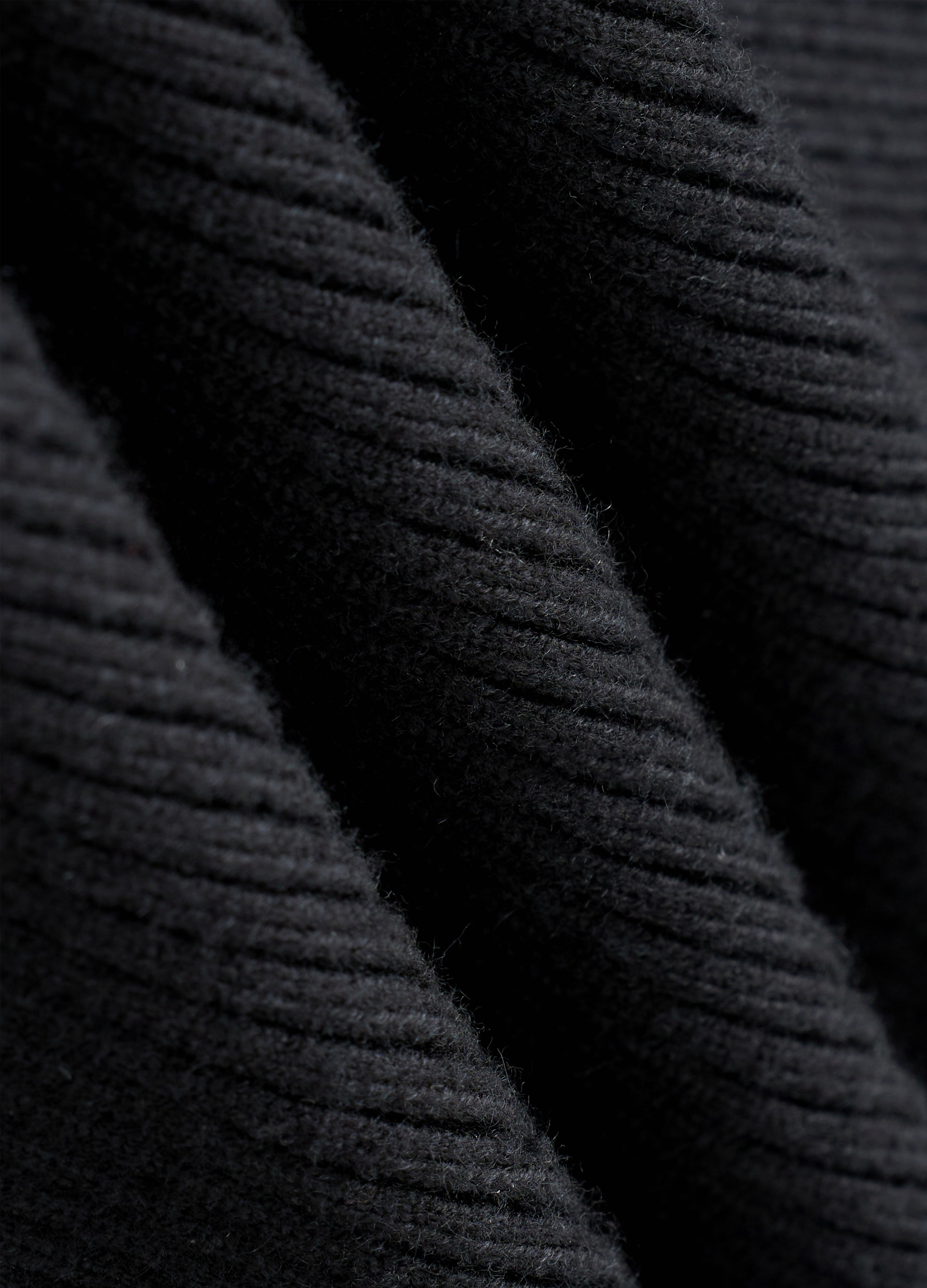 25FW FITTED BLACK KNIT CARDIGAN