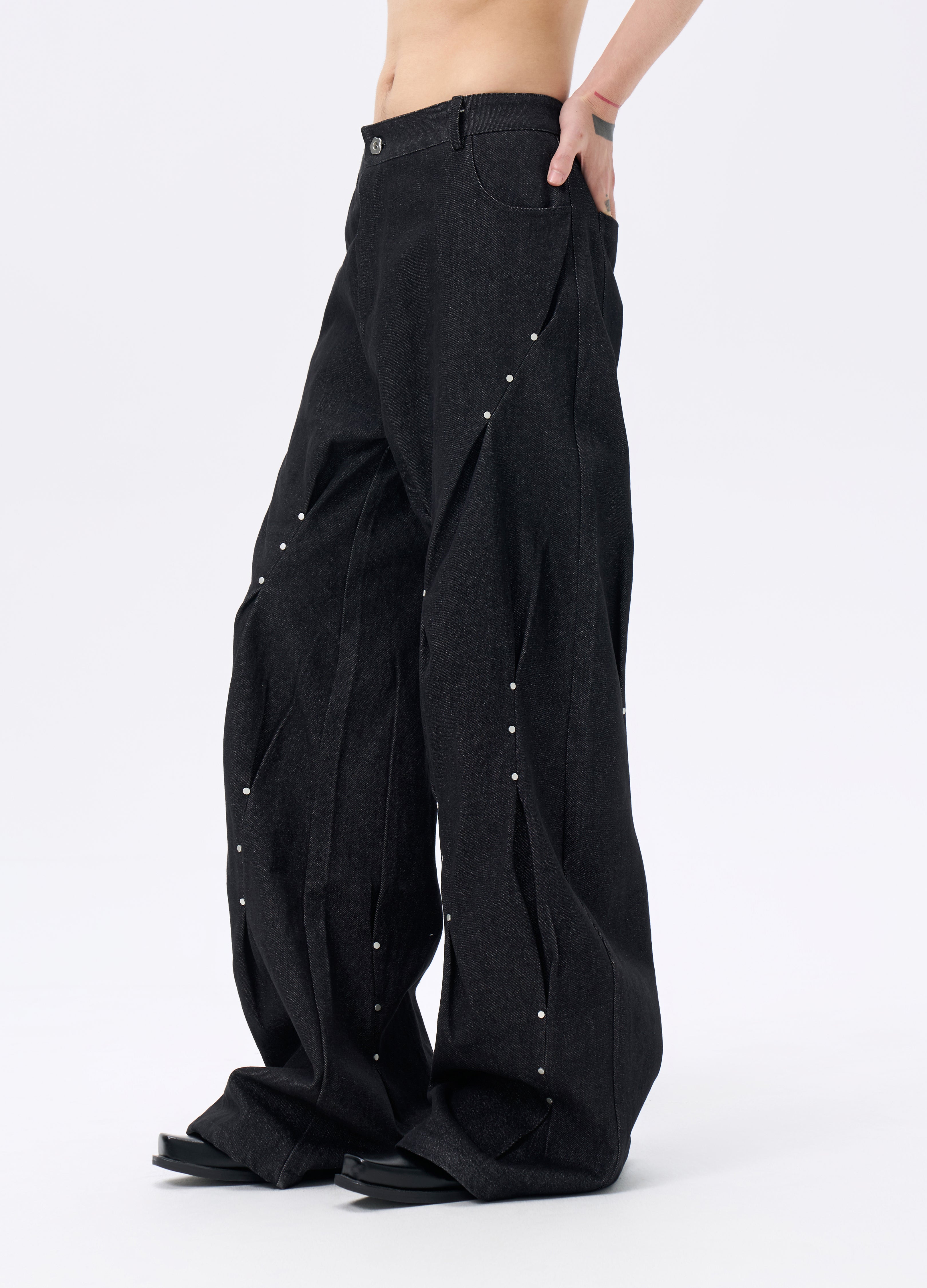 25FW STUDDED TWISTED DENIM TROUSERS