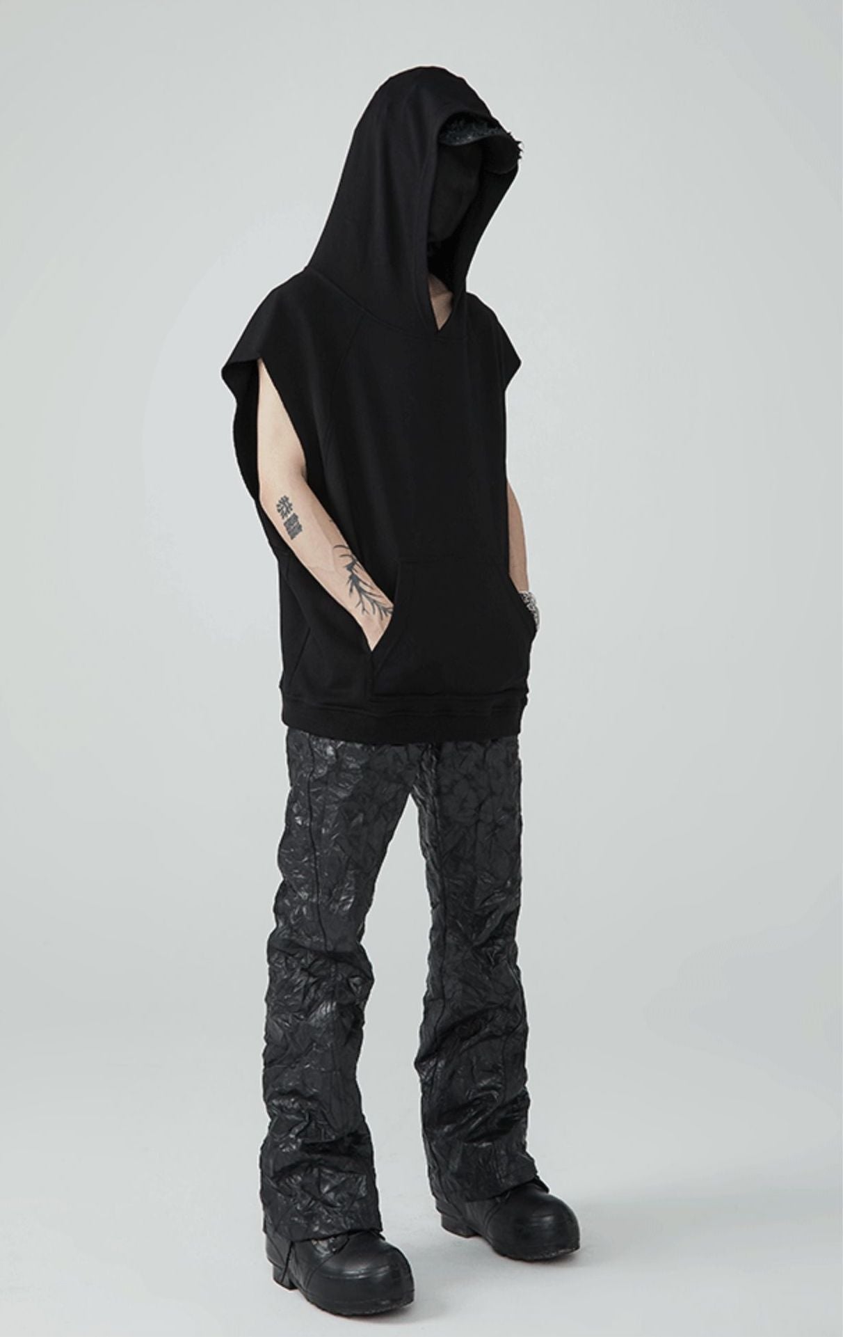 21FW Ebon Empress Hooded Vest