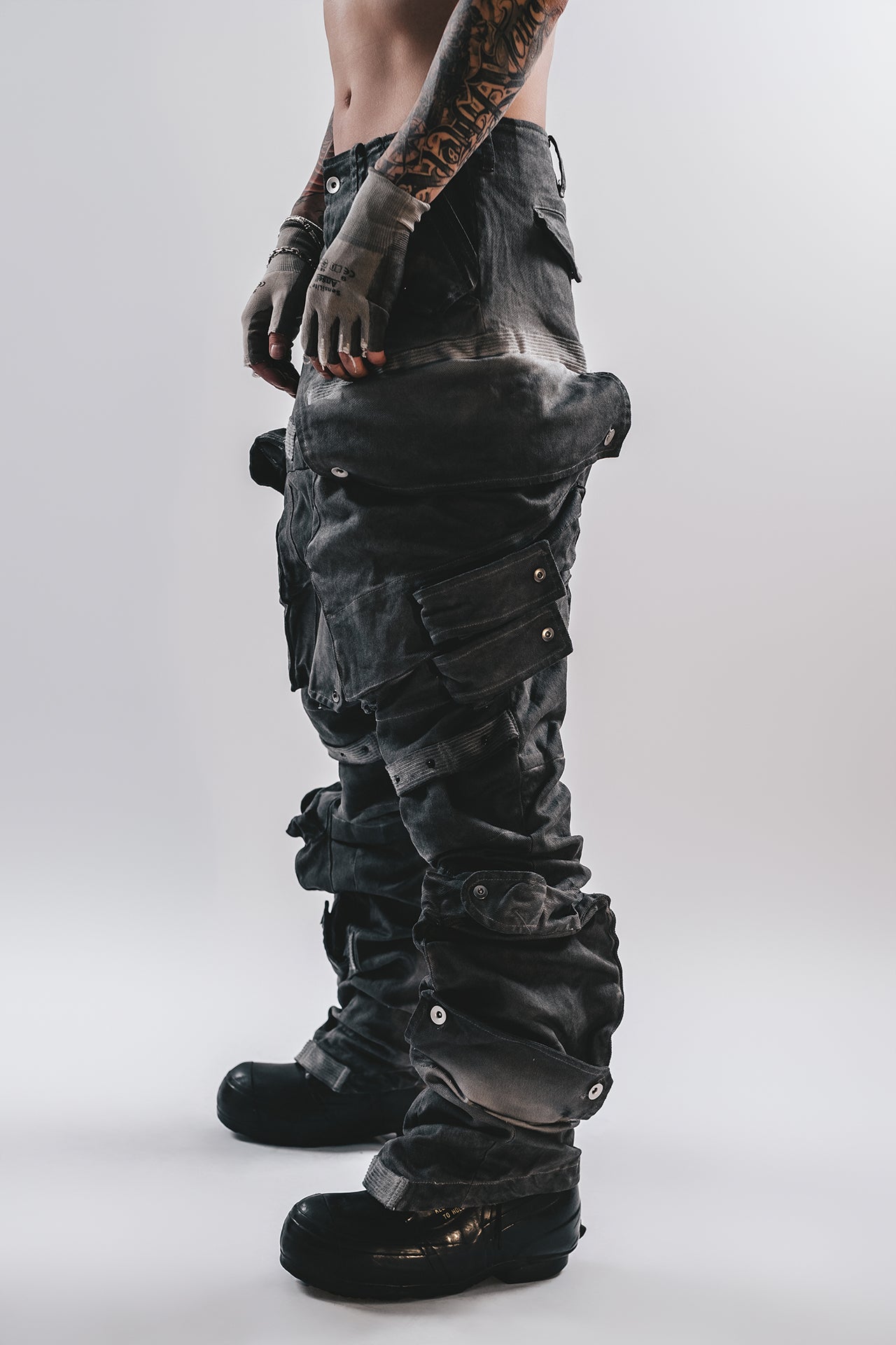 DRKLEI STUDDED ARC CARGO PANTS