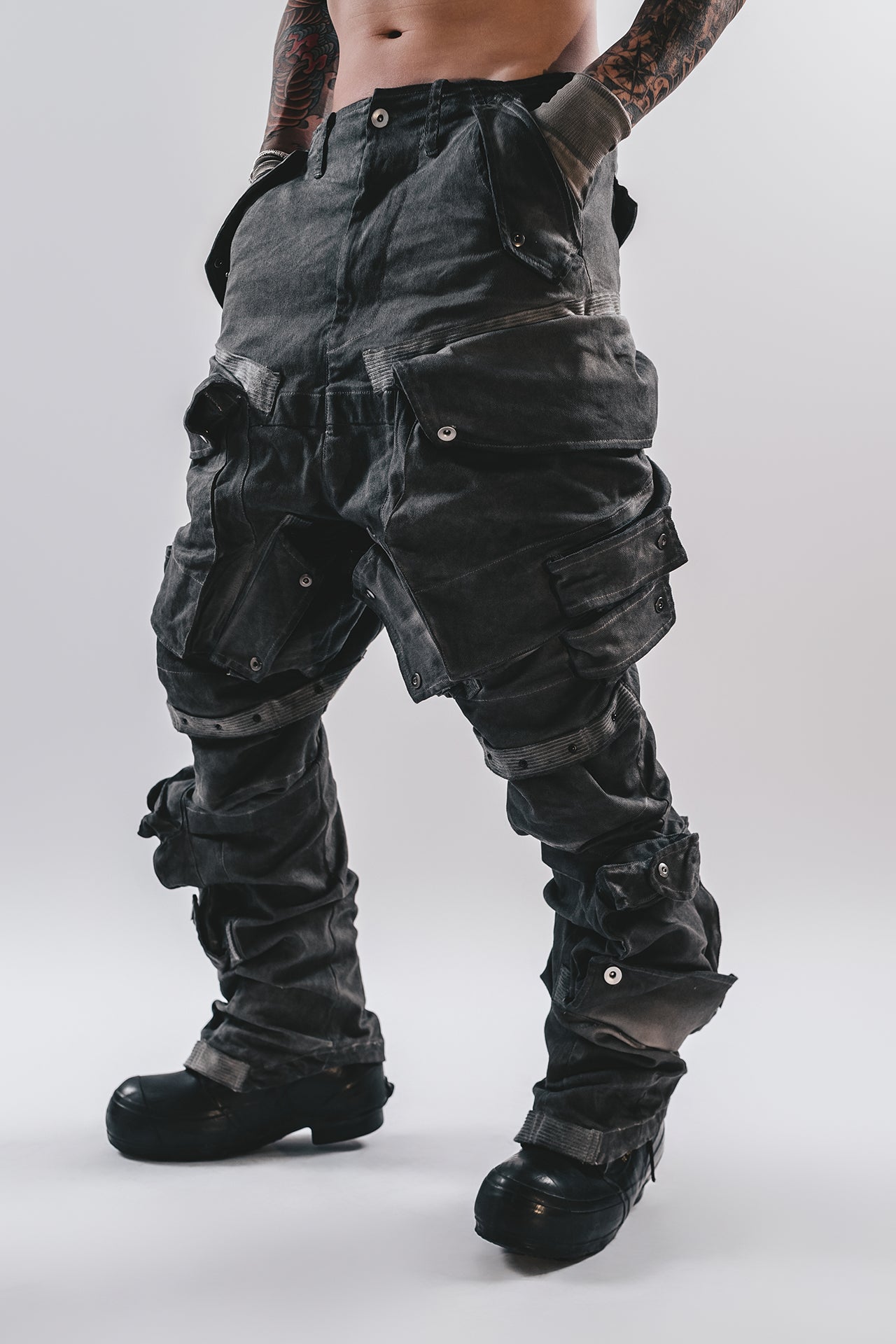 DRKLEI STUDDED ARC CARGO PANTS