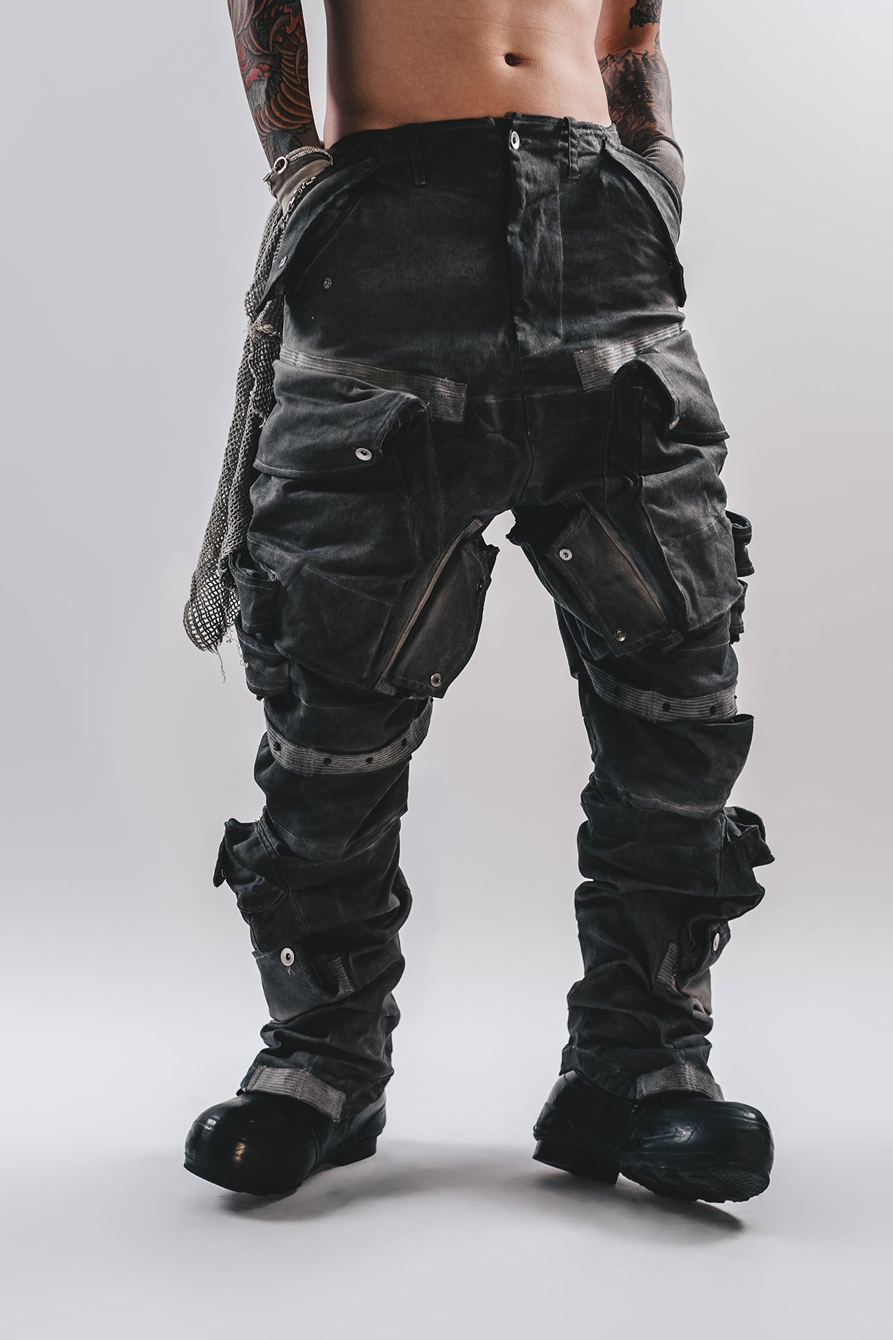DRKLEI STUDDED ARC CARGO PANTS