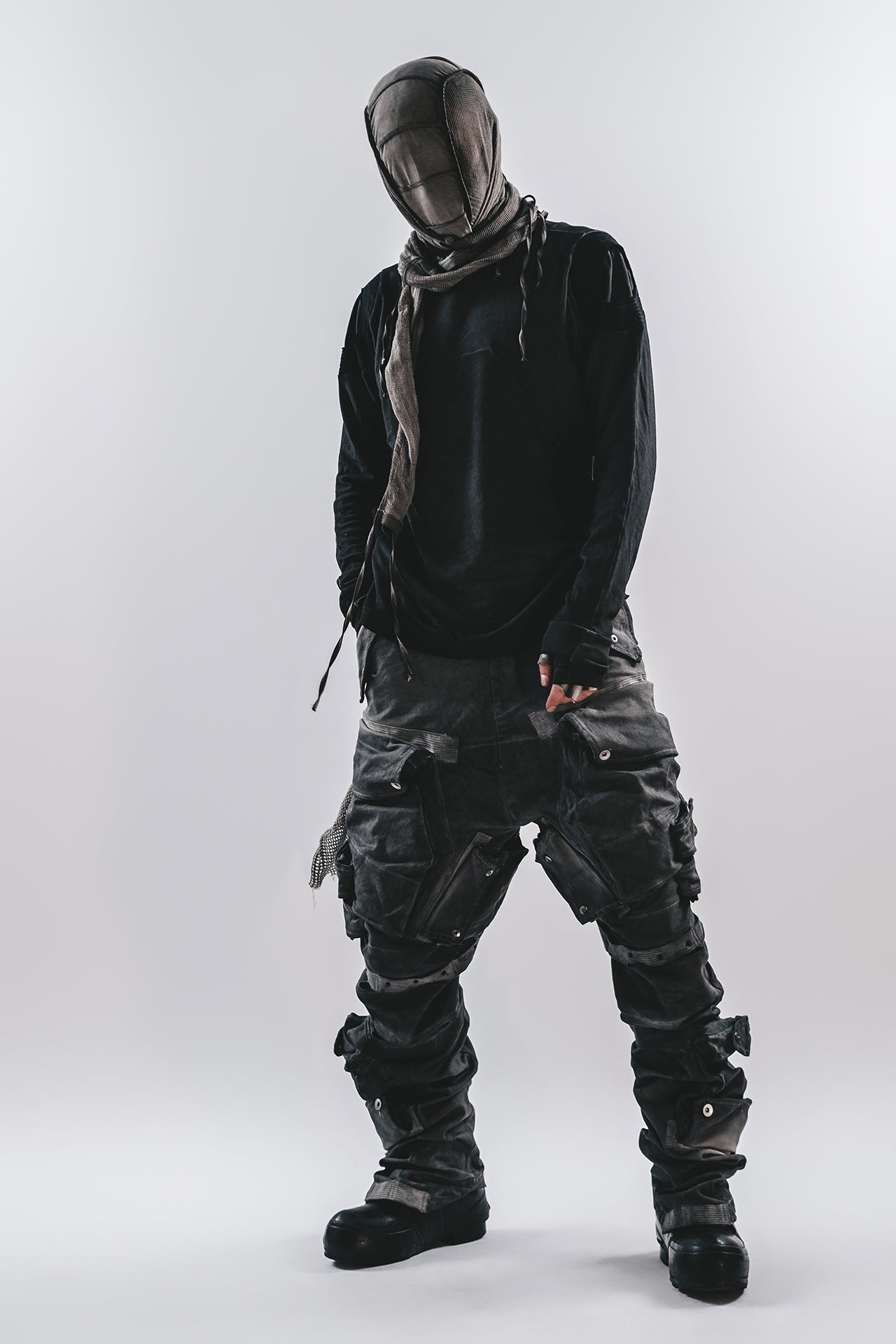 DRKLEI STUDDED ARC CARGO PANTS
