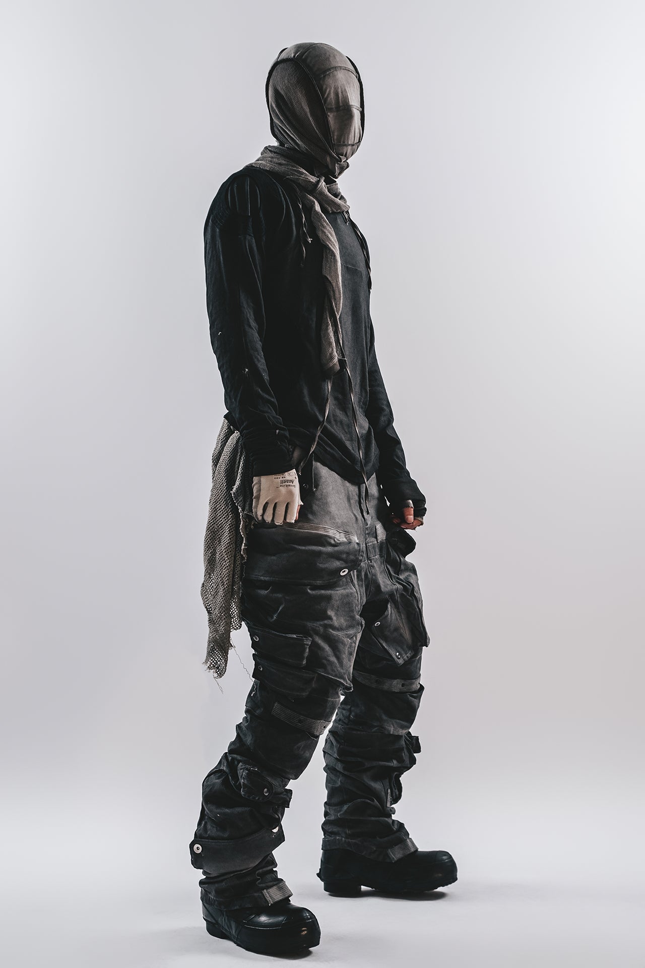 DRKLEI STUDDED ARC CARGO PANTS