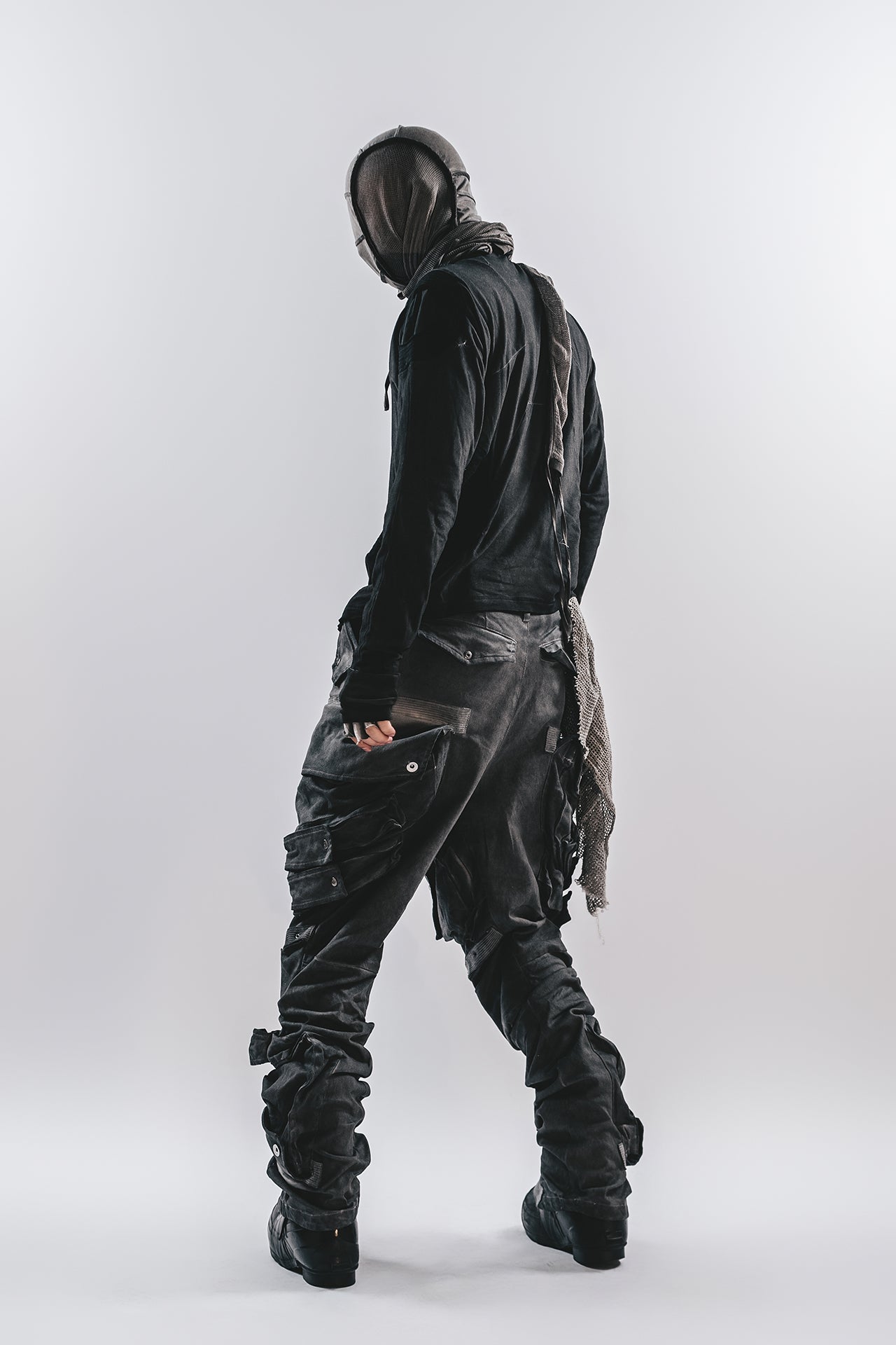 DRKLEI STUDDED ARC CARGO PANTS