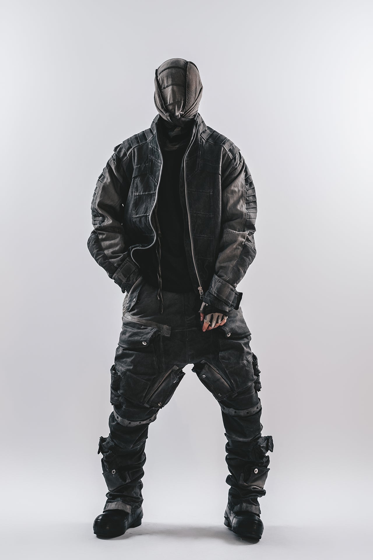 DRKLEI STUDDED ARC CARGO PANTS