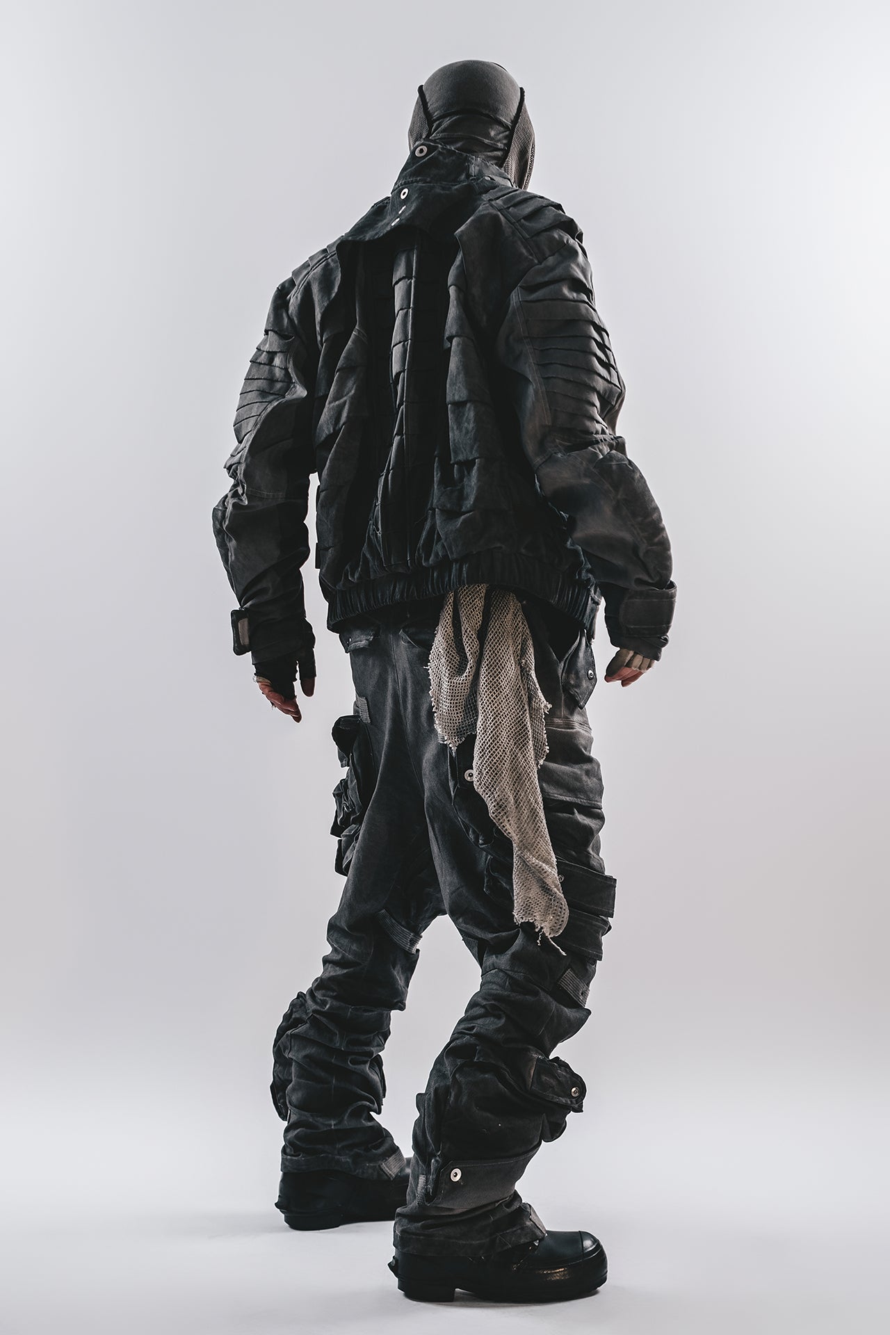 DRKLEI STUDDED ARC CARGO PANTS