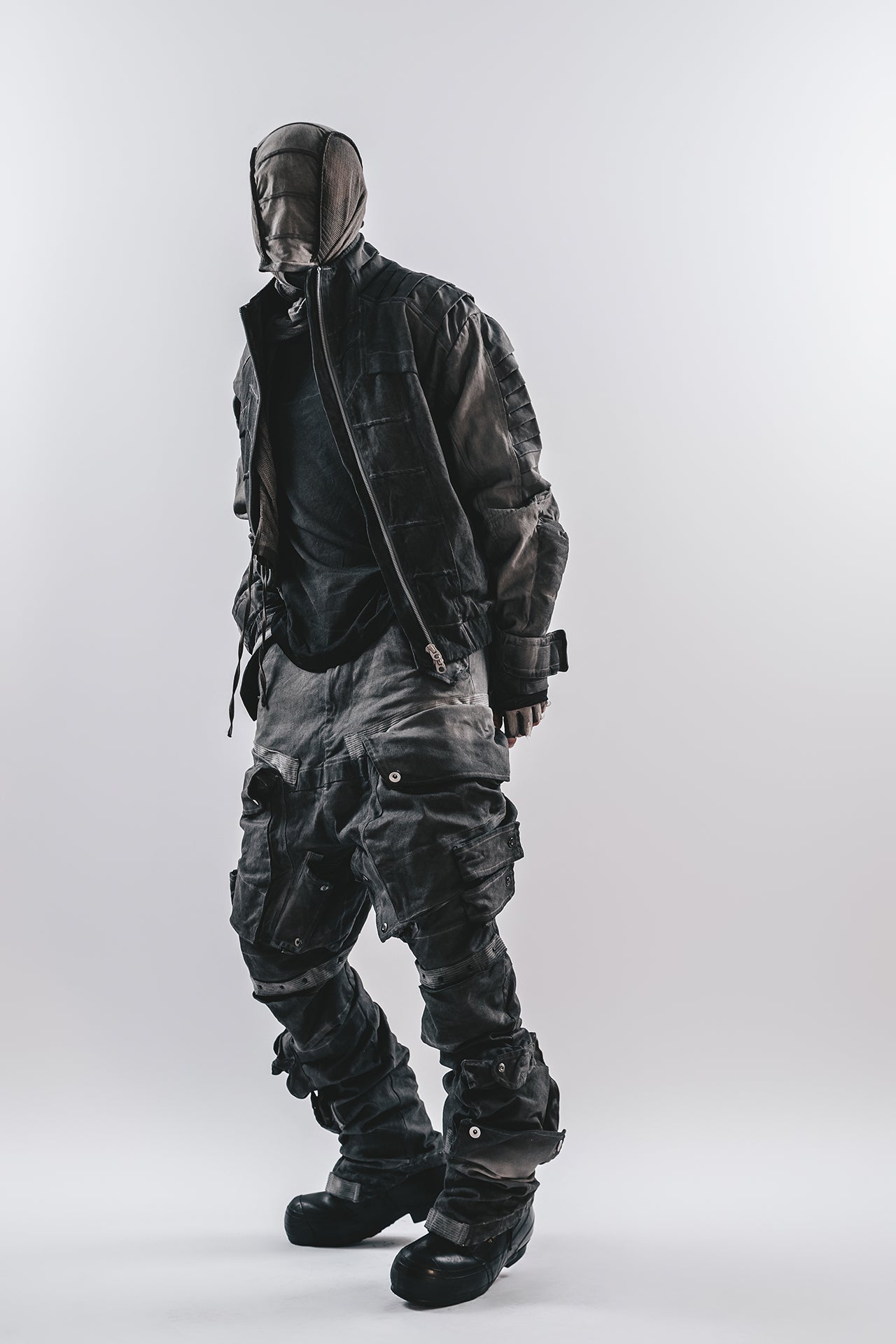 DRKLEI STUDDED ARC CARGO PANTS
