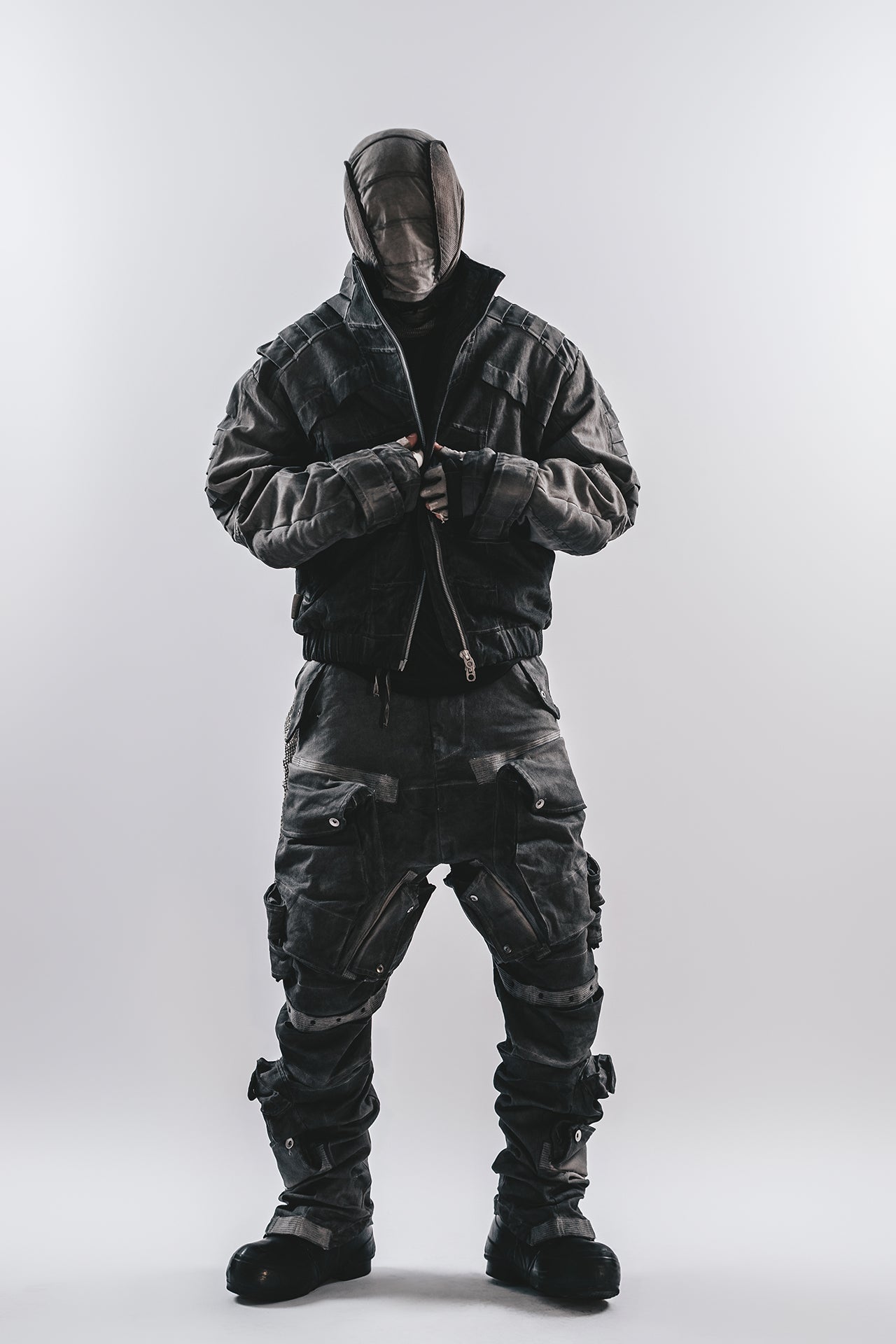 DRKLEI STUDDED ARC CARGO PANTS