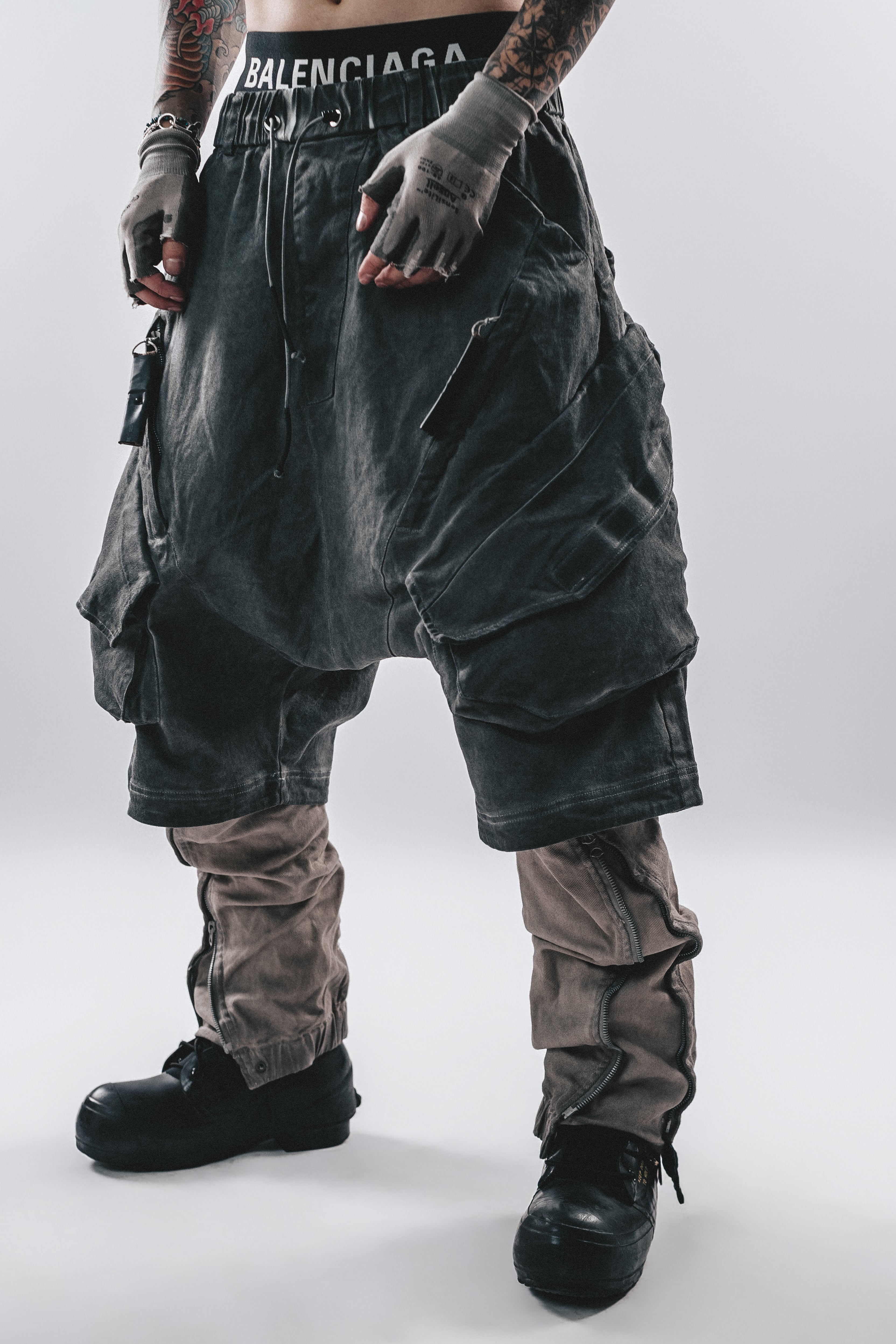 DARKCORE DUSTFORM CROP CARGO SHORTS