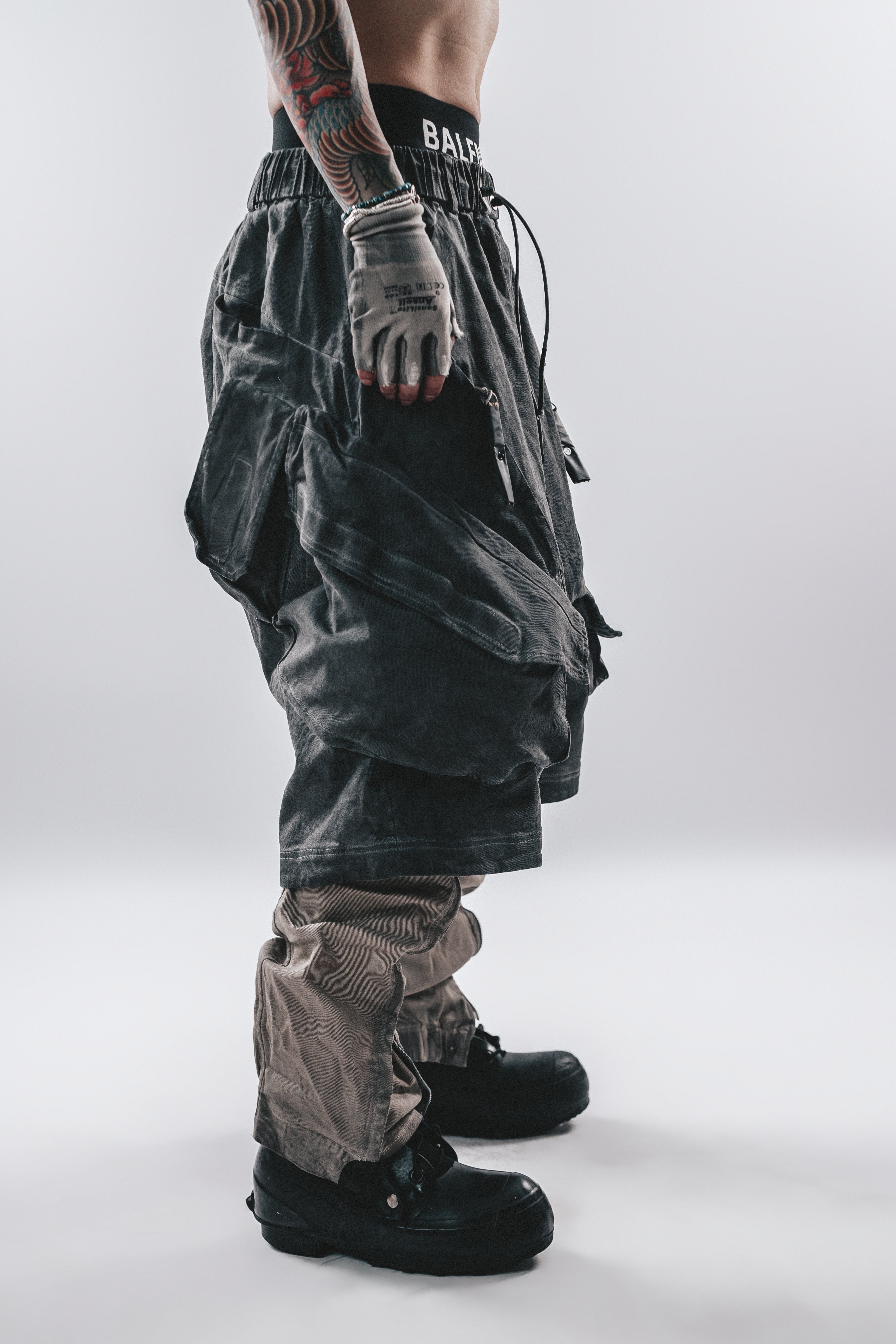 DARKCORE DUSTFORM CROP CARGO SHORTS