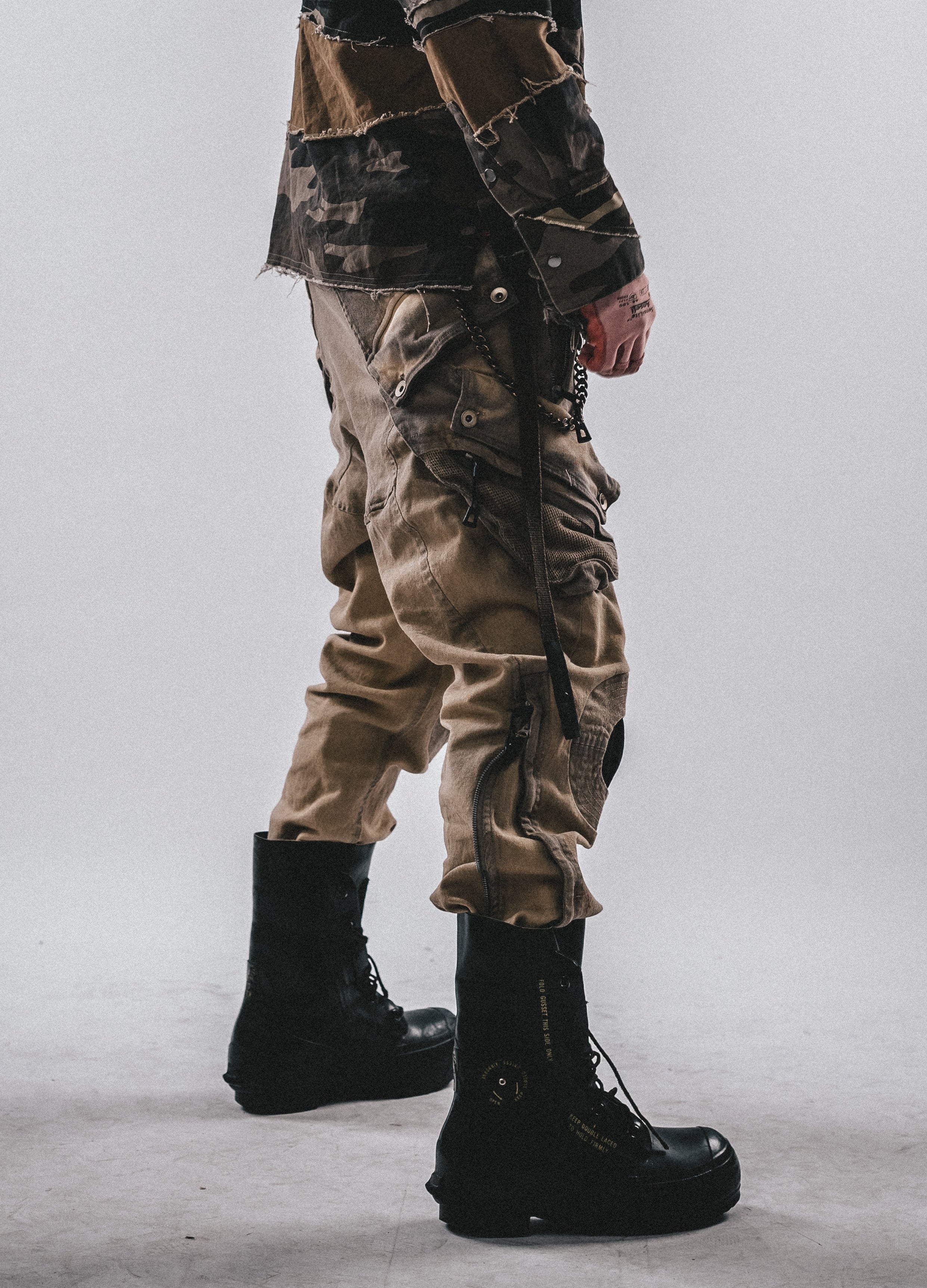 Duna Distressed Cargo Pants