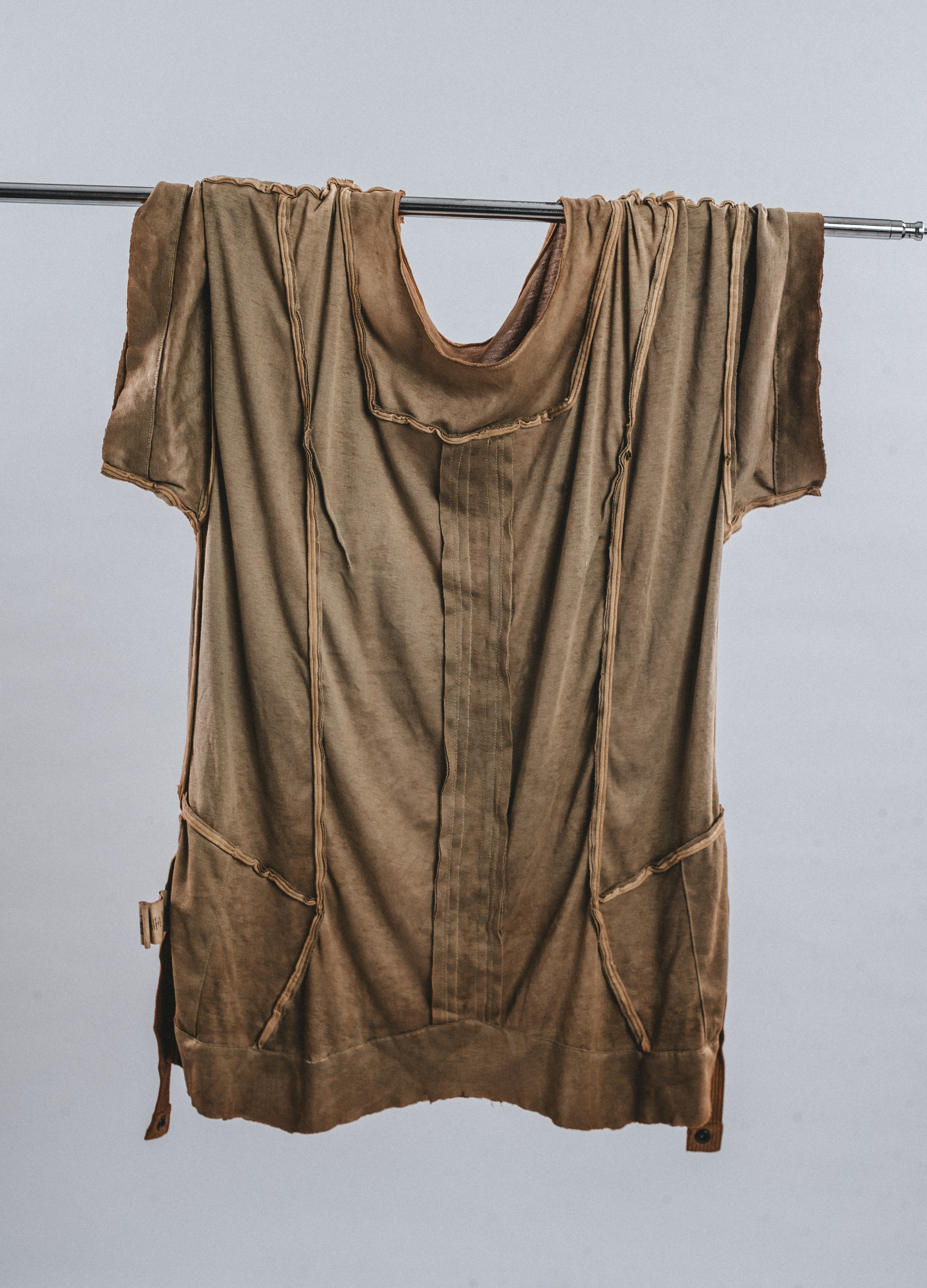 DRKLEI REVERSIBLE RAW EDGE TEE