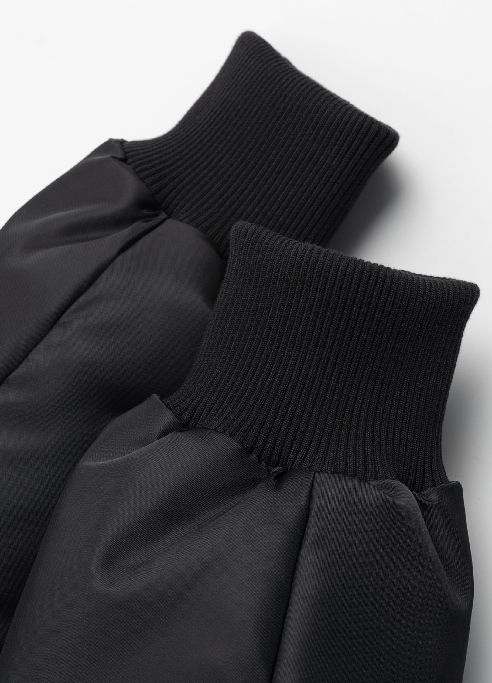 23FW Sleek Waisted Down Jacket