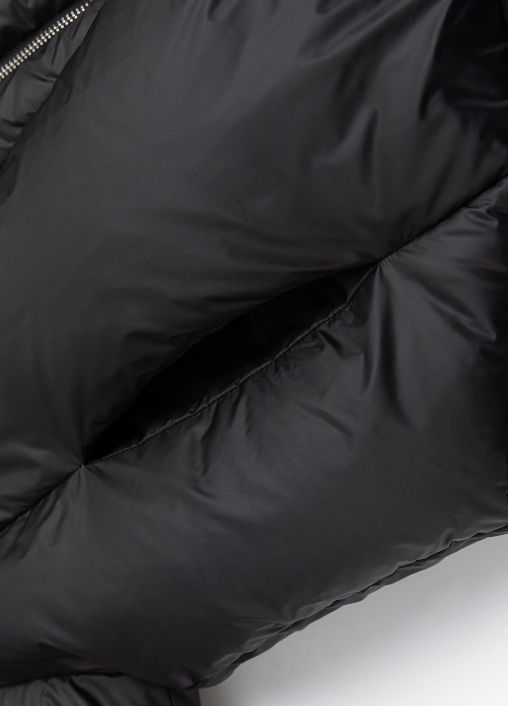 23FW V-Crop High-Collar Puffer