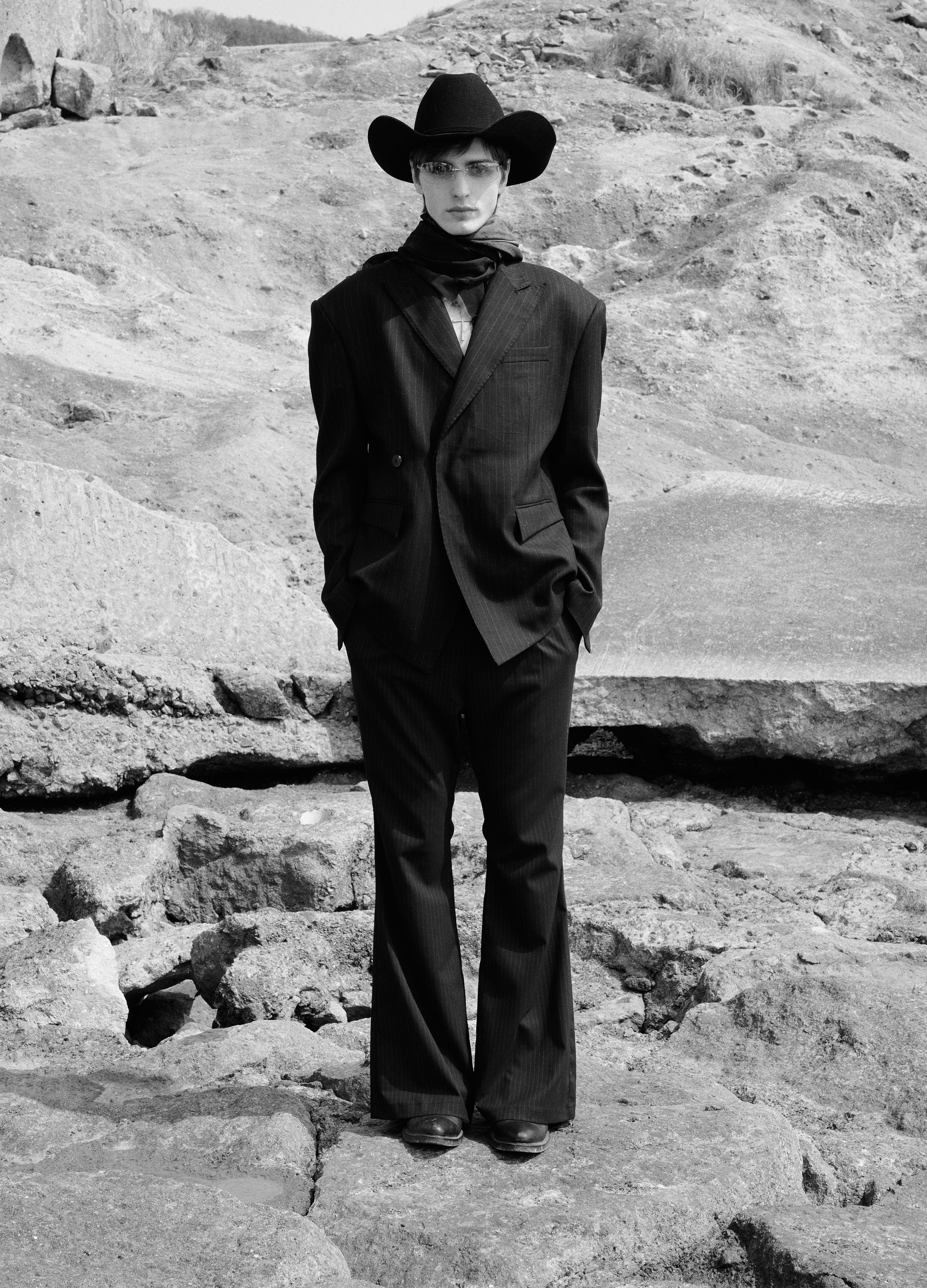 25SS BLADE PLEATED STRIPE TROUSERS