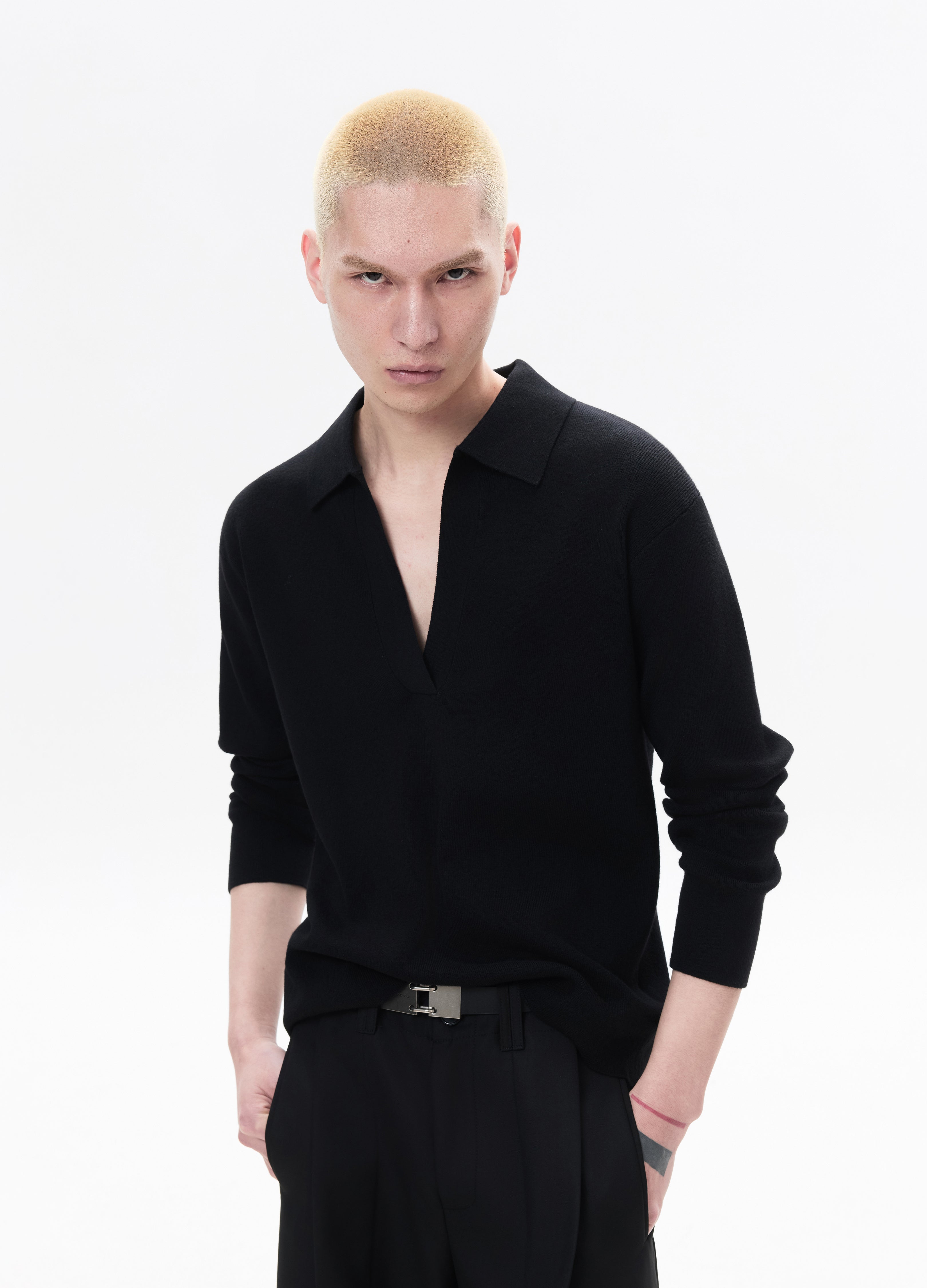 26SS RELAXED V-NECK KNIT SWEATER