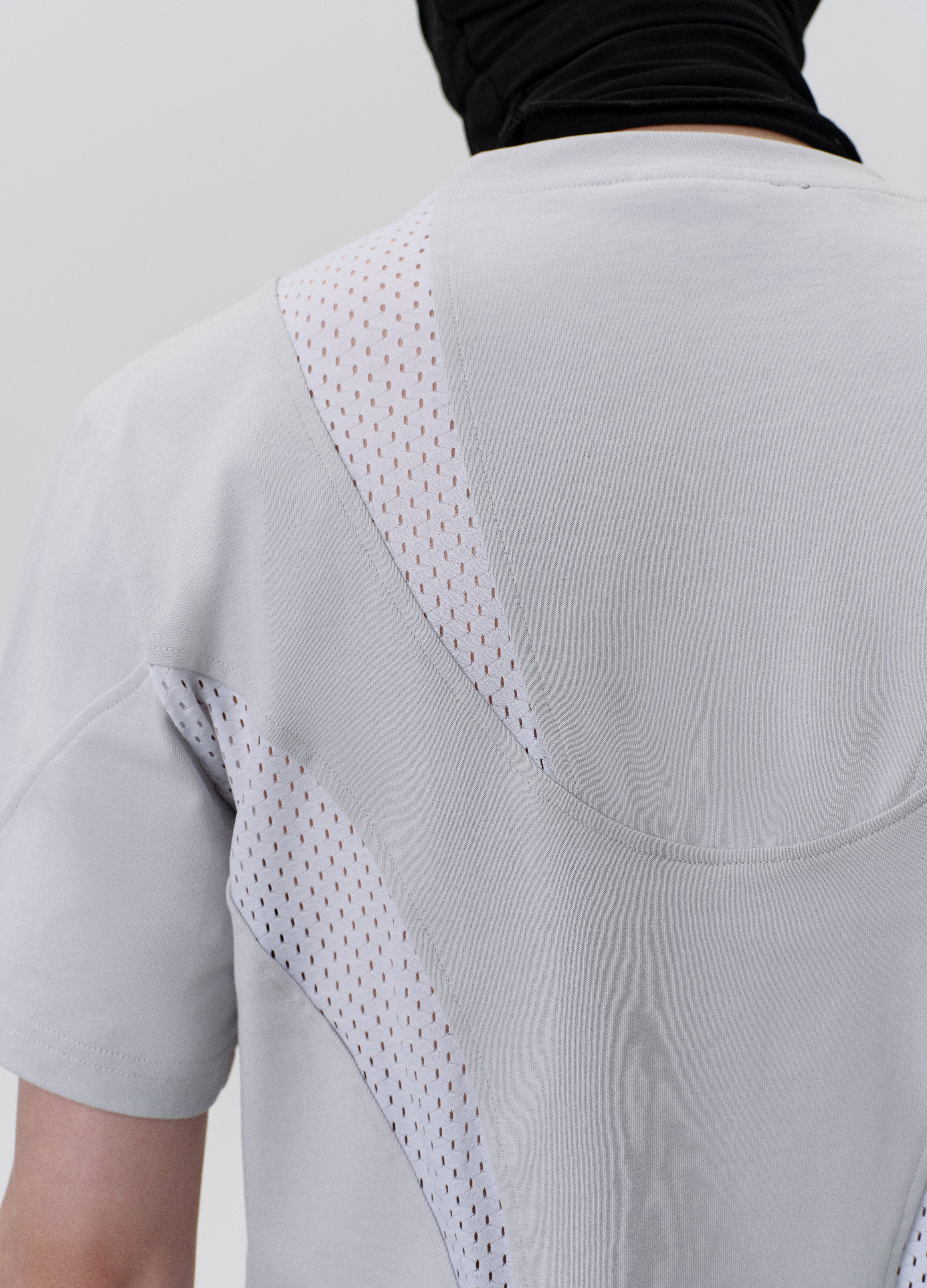 25SS MESH-PANEL TECH TEE