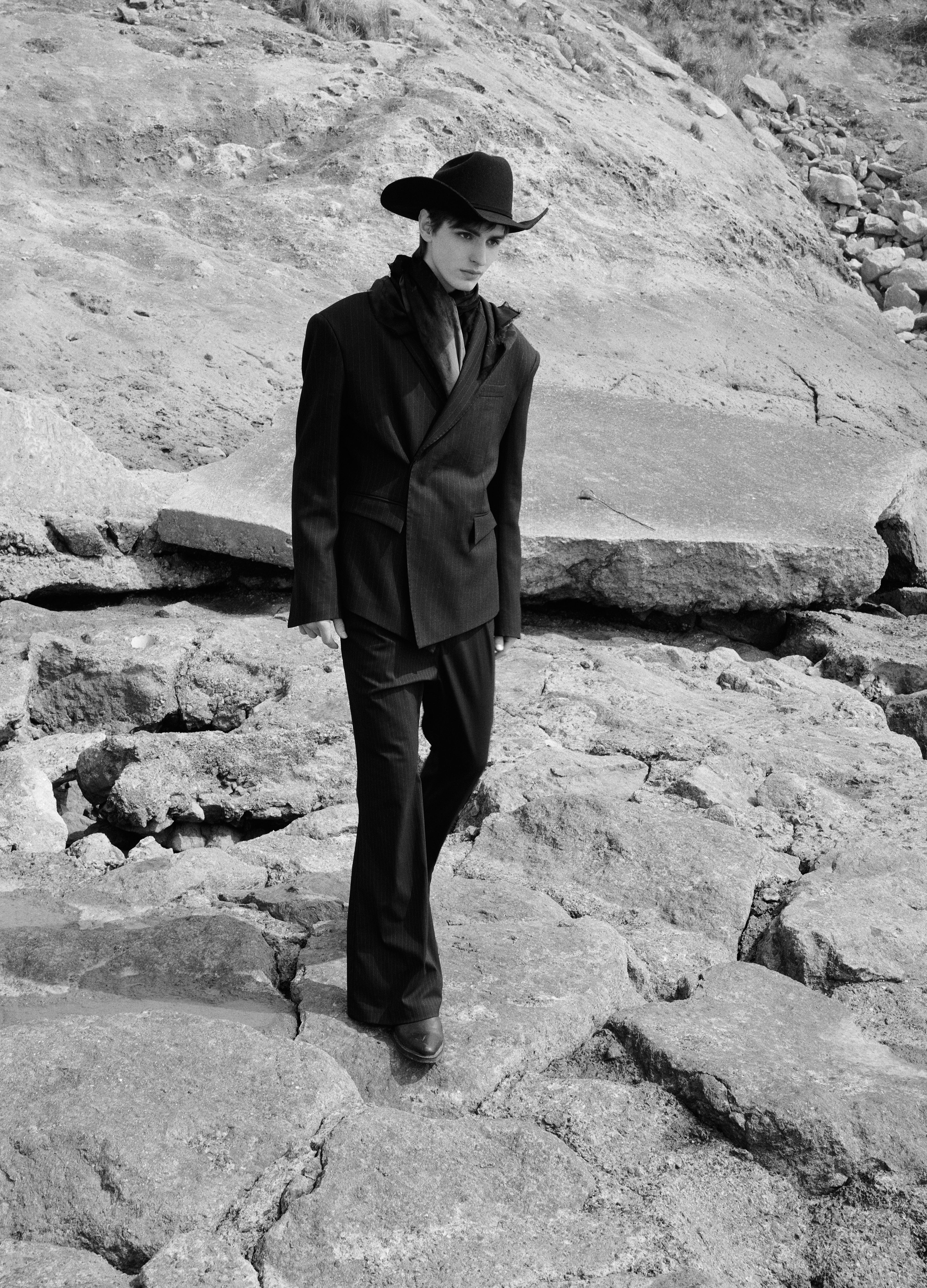 25SS BLADE PLEATED STRIPE TROUSERS