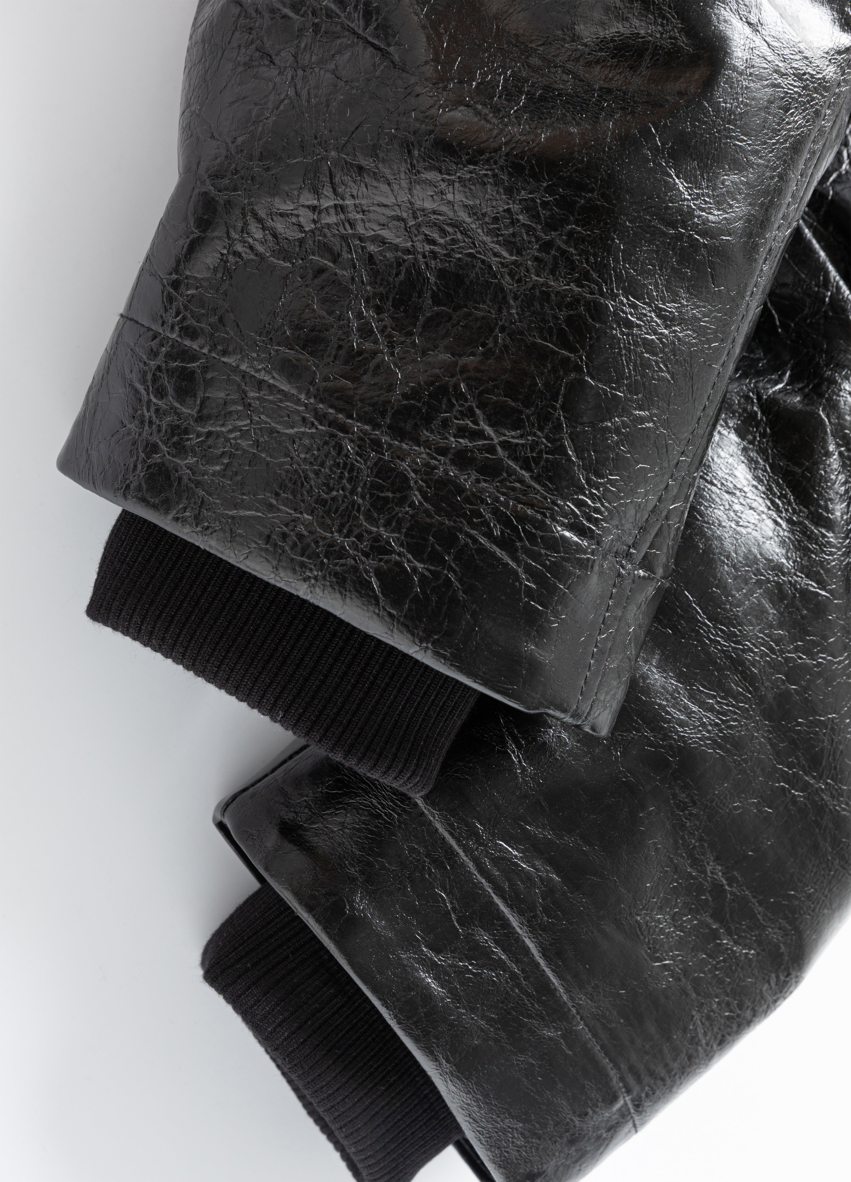 25FW PLEATED LEATHER PUFFER JACKET