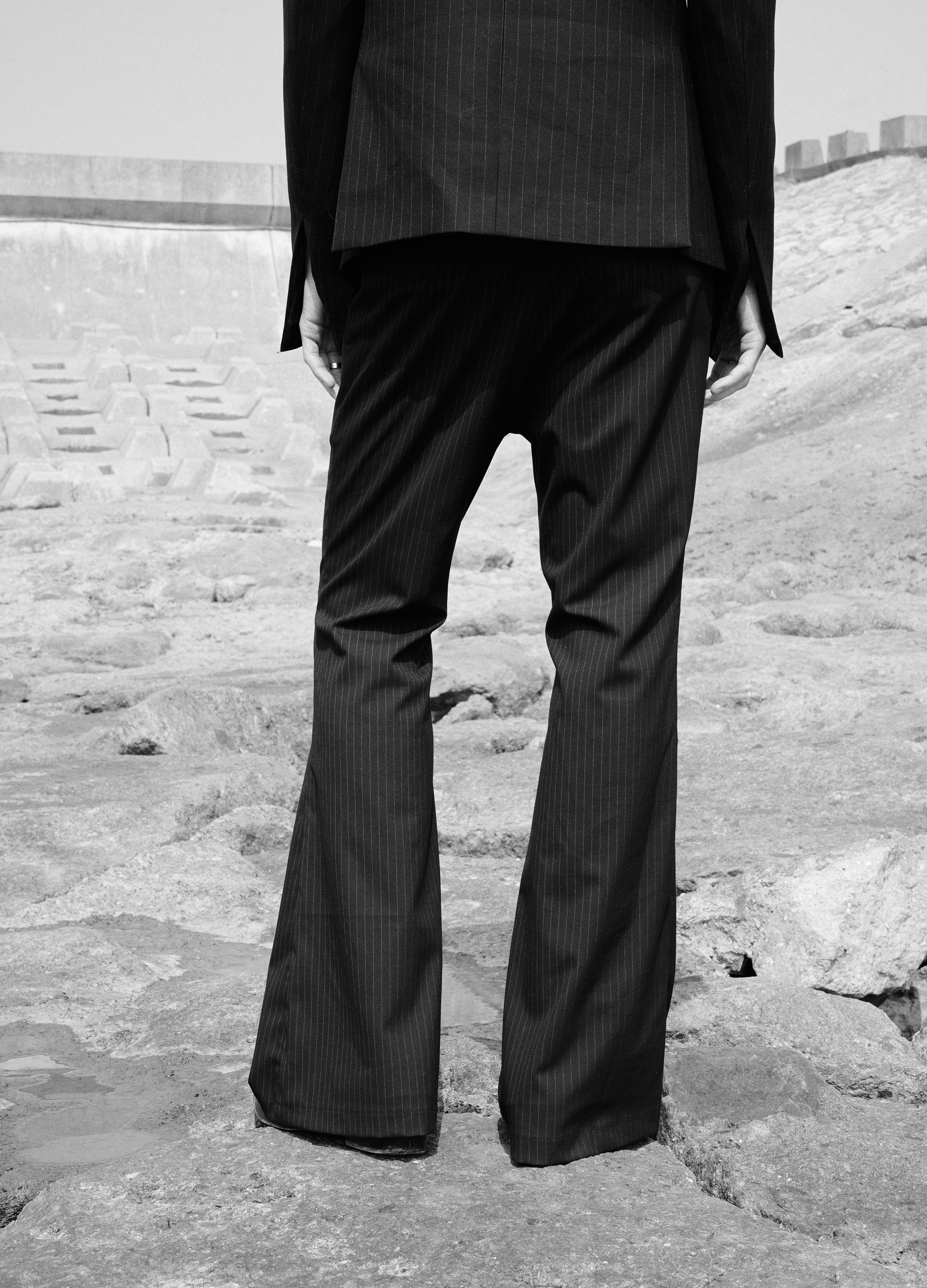 25SS BLADE PLEATED STRIPE TROUSERS