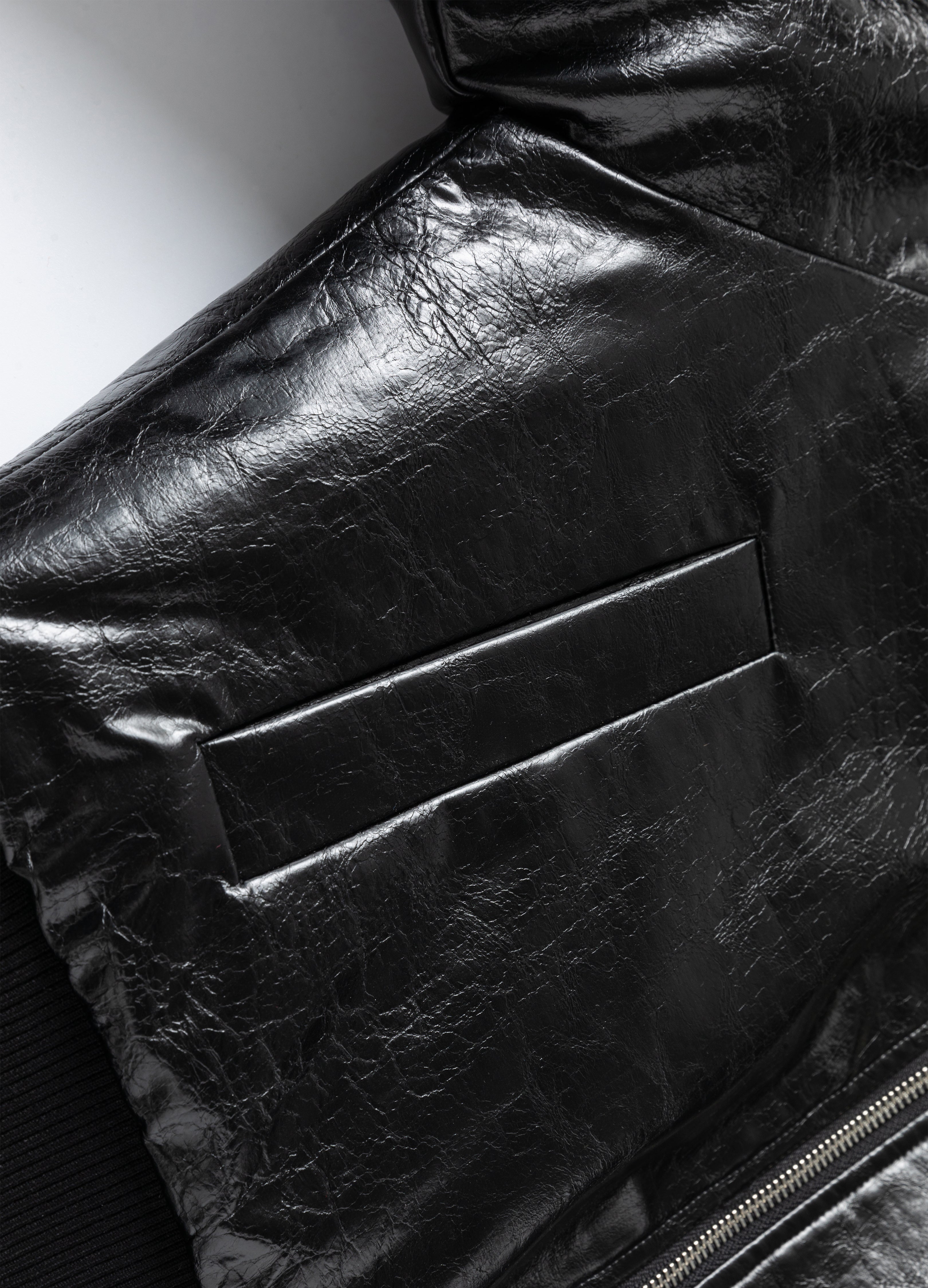 25FW PLEATED LEATHER PUFFER JACKET