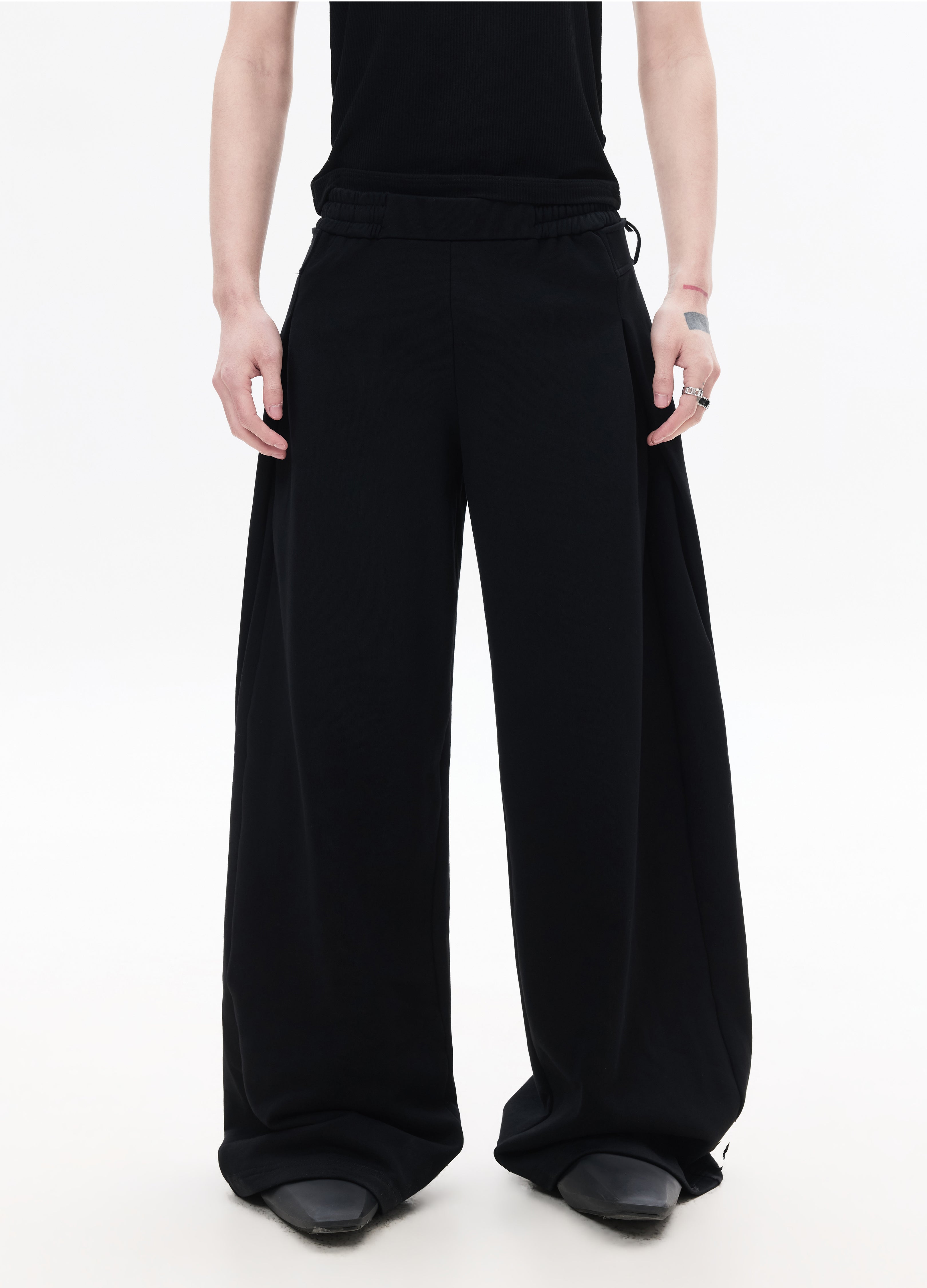 26SS DECONSTRUCT SCIMITAR SWEATPANTS