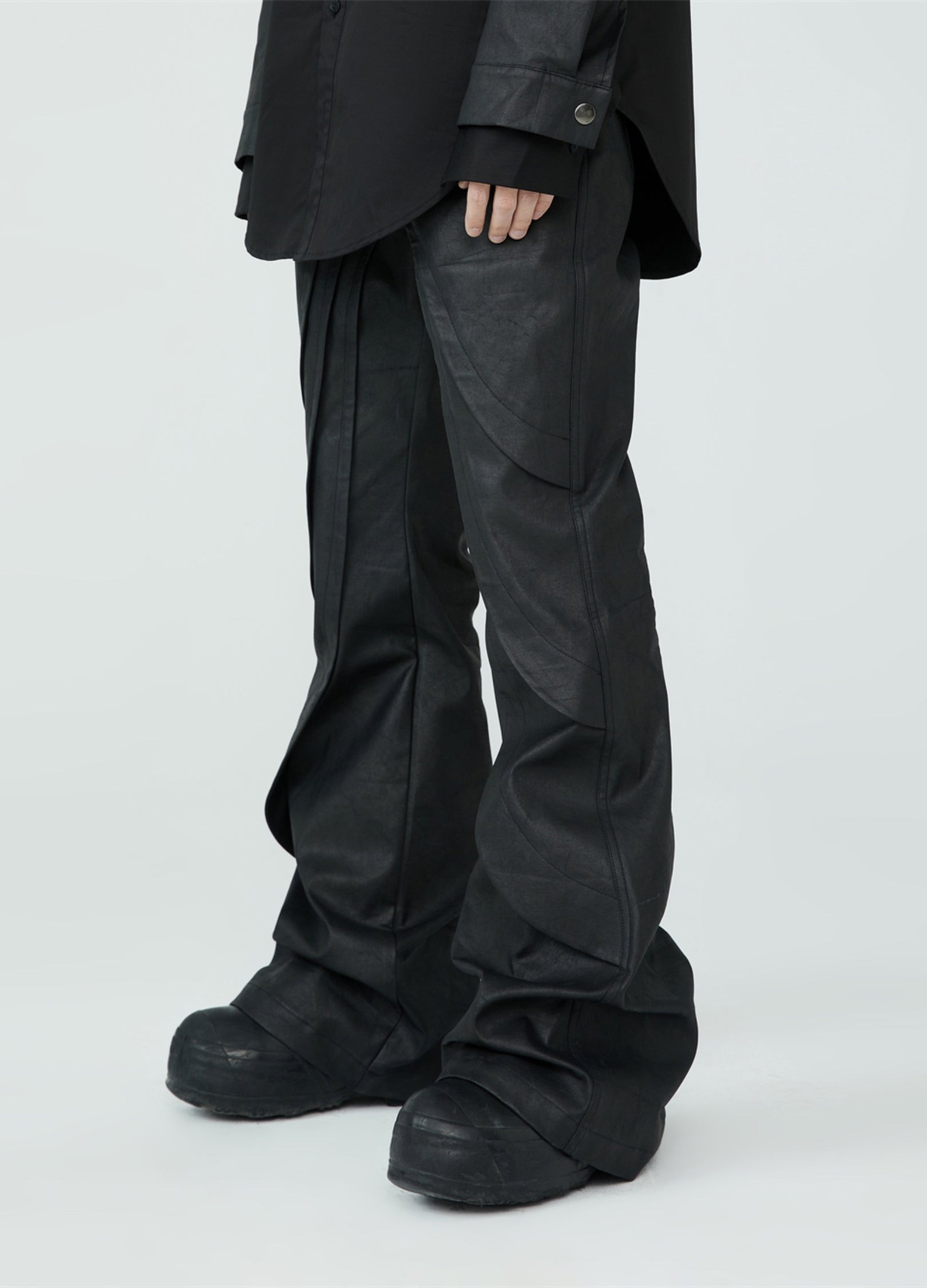 23SS Metro Noir Leather Bottoms