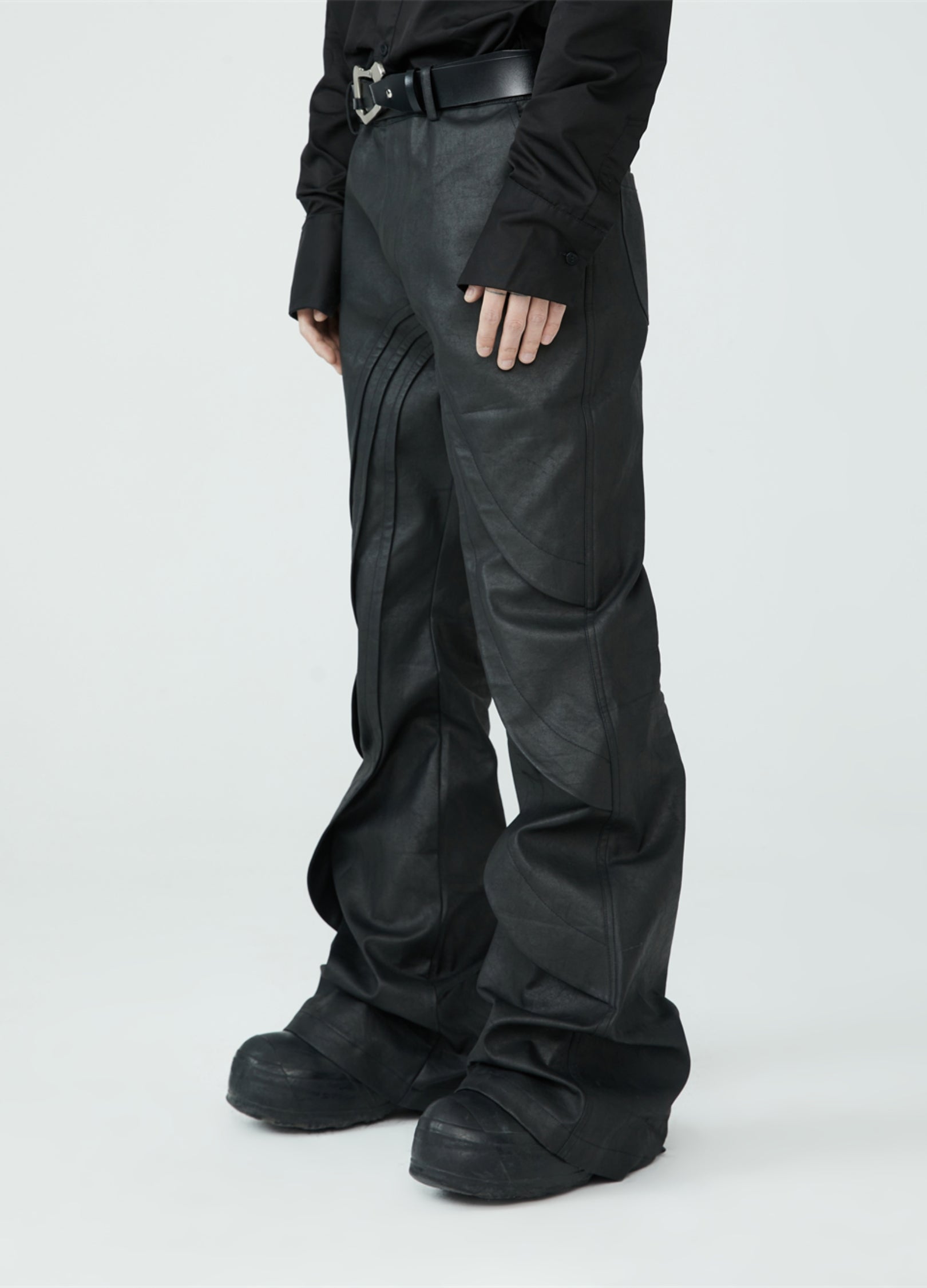 23SS Metro Noir Leather Bottoms