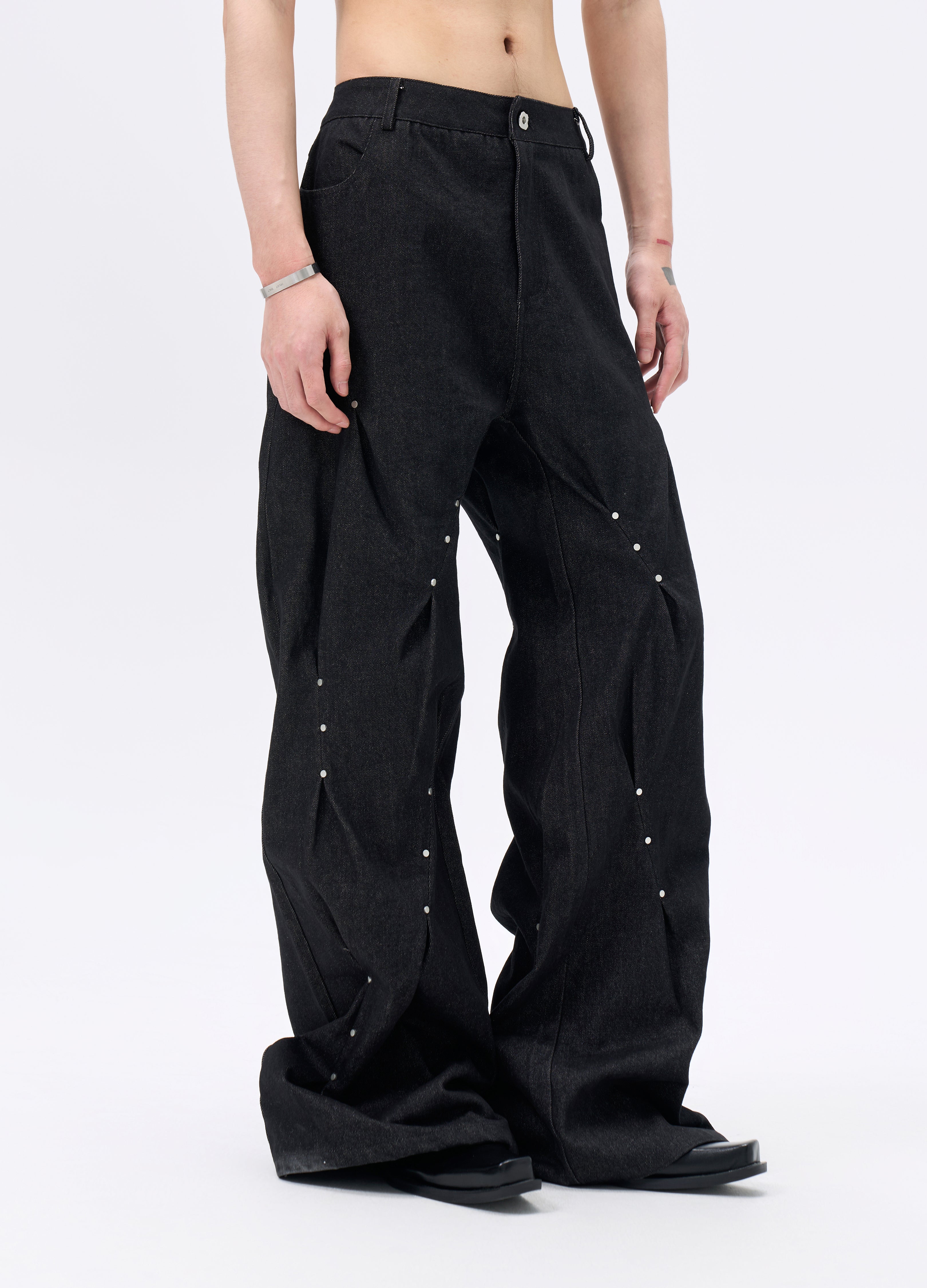 25FW STUDDED TWISTED DENIM TROUSERS