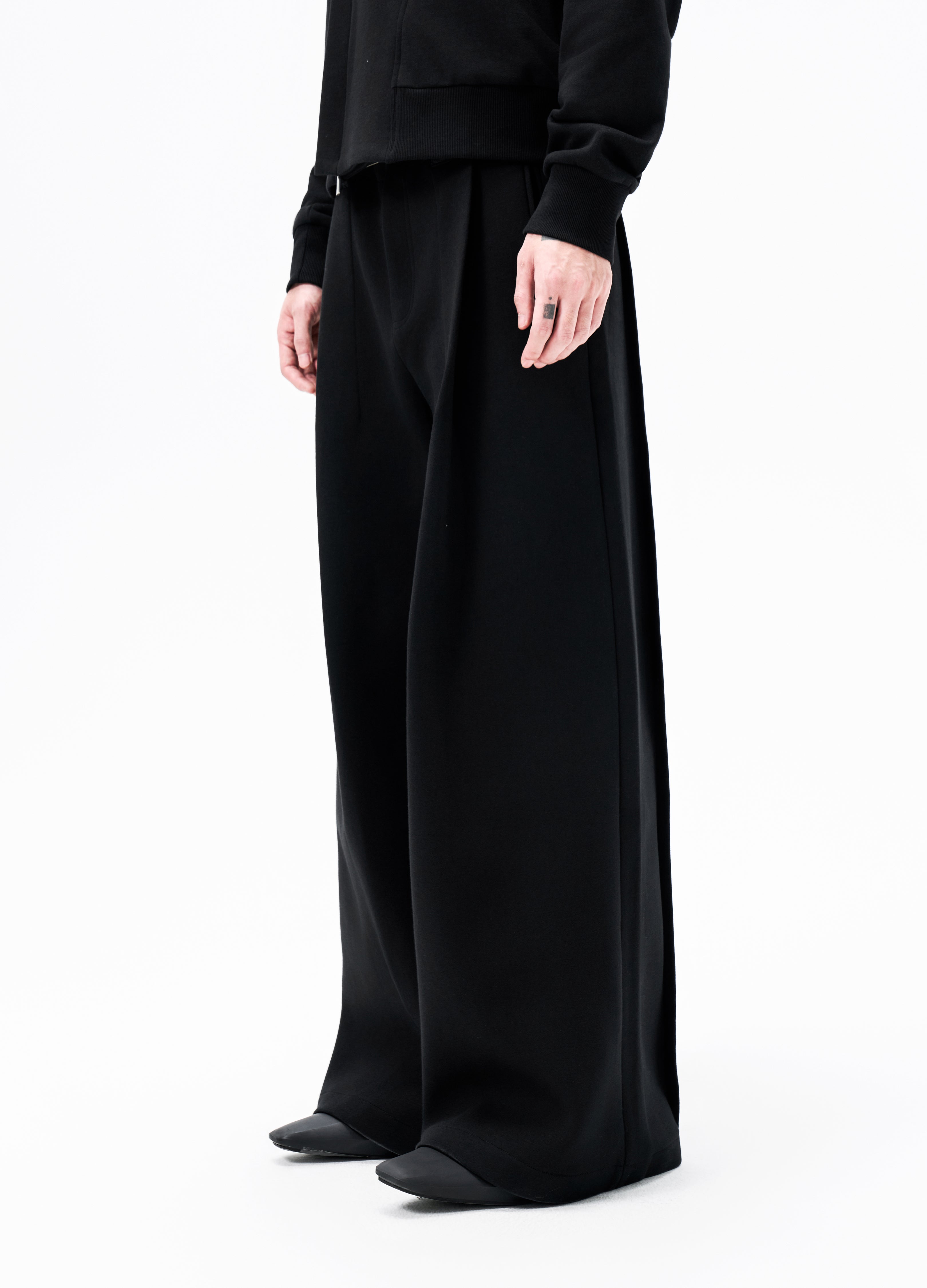 25FW BLACK PLEATED WIDE TROUSERS