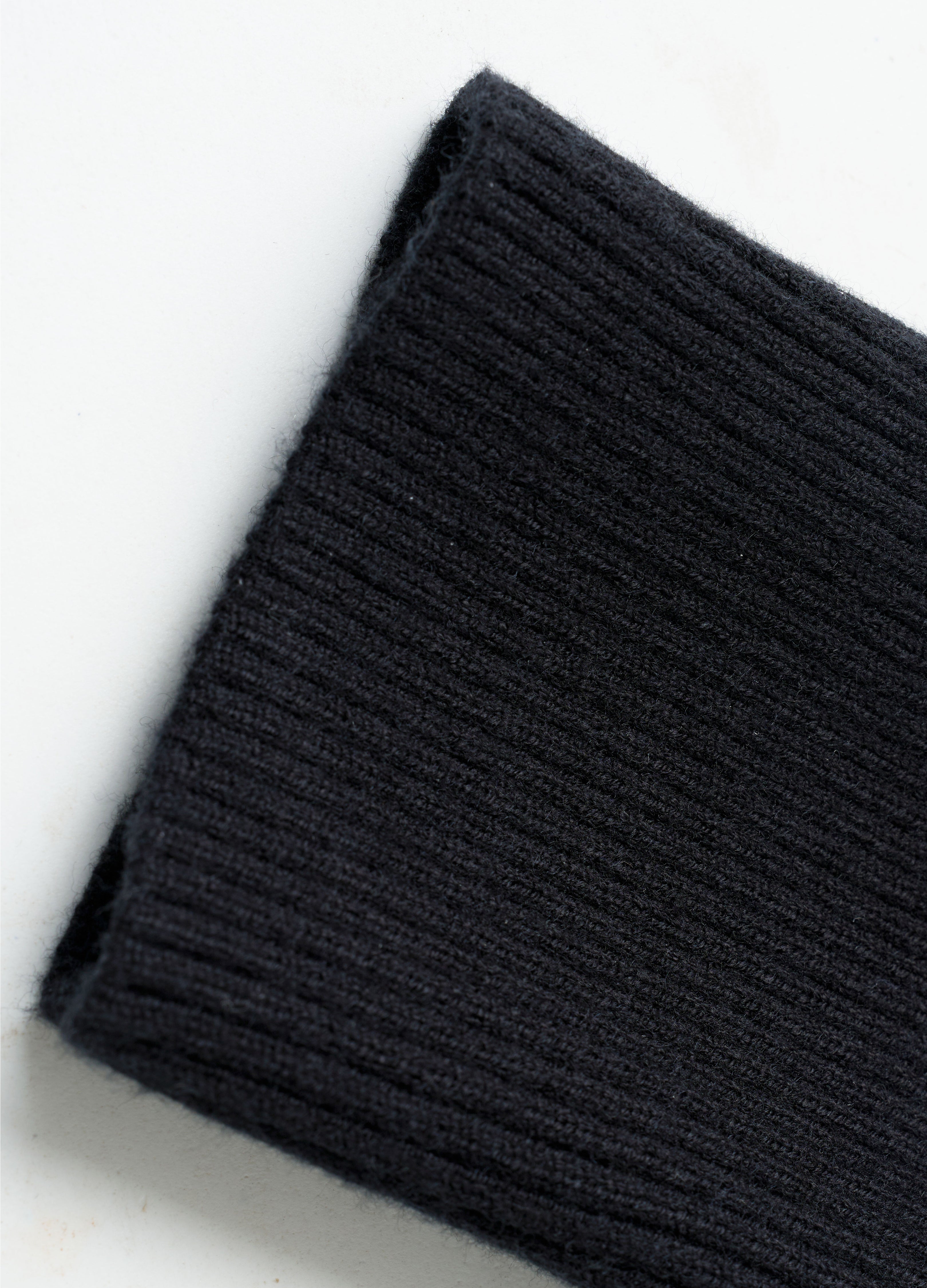 25FW FITTED BLACK KNIT CARDIGAN