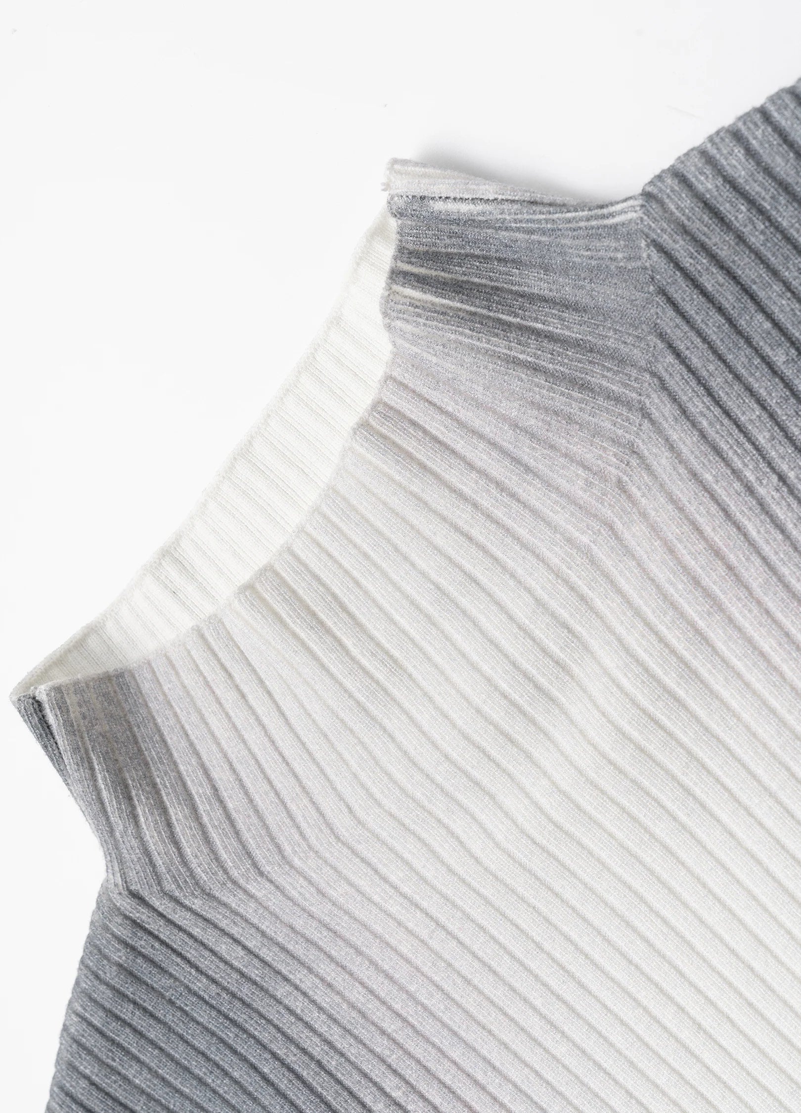 22FW Ashen Embrace Logo Knitted Sweater