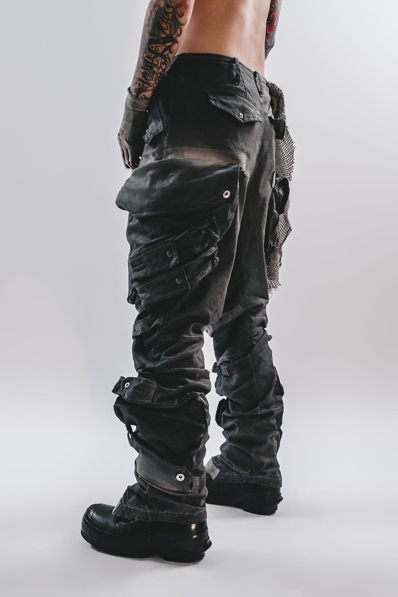 DRKLEI STUDDED ARC CARGO PANTS