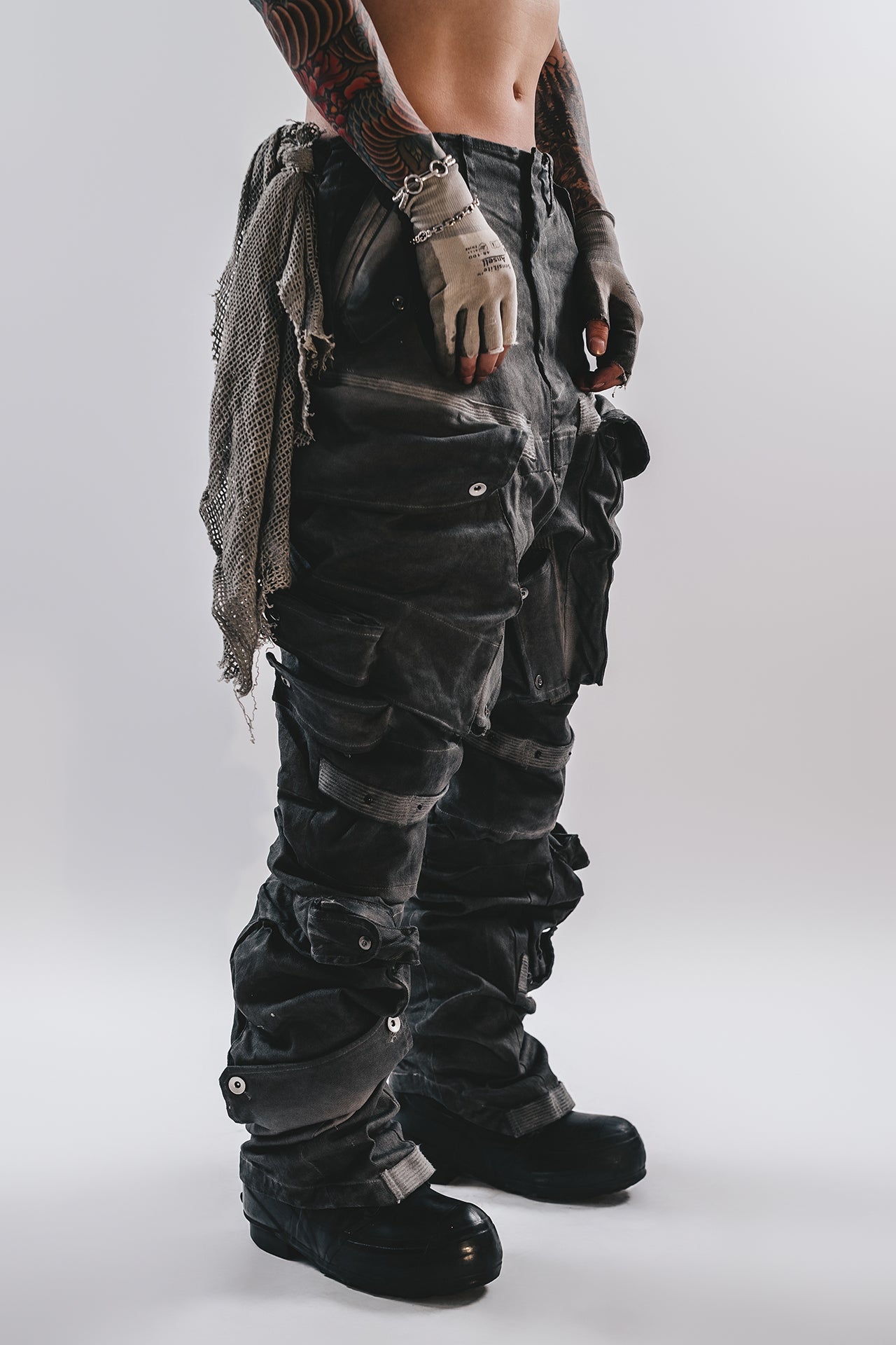 DRKLEI STUDDED ARC CARGO PANTS