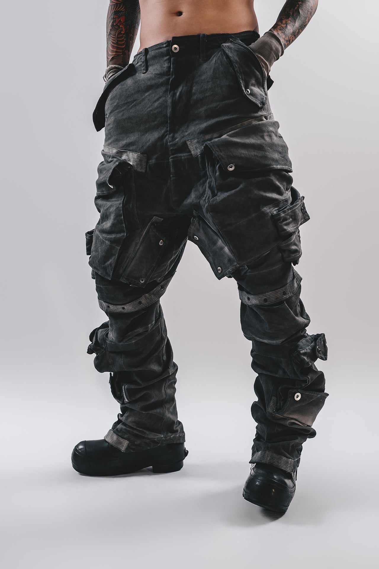 DRKLEI STUDDED ARC CARGO PANTS