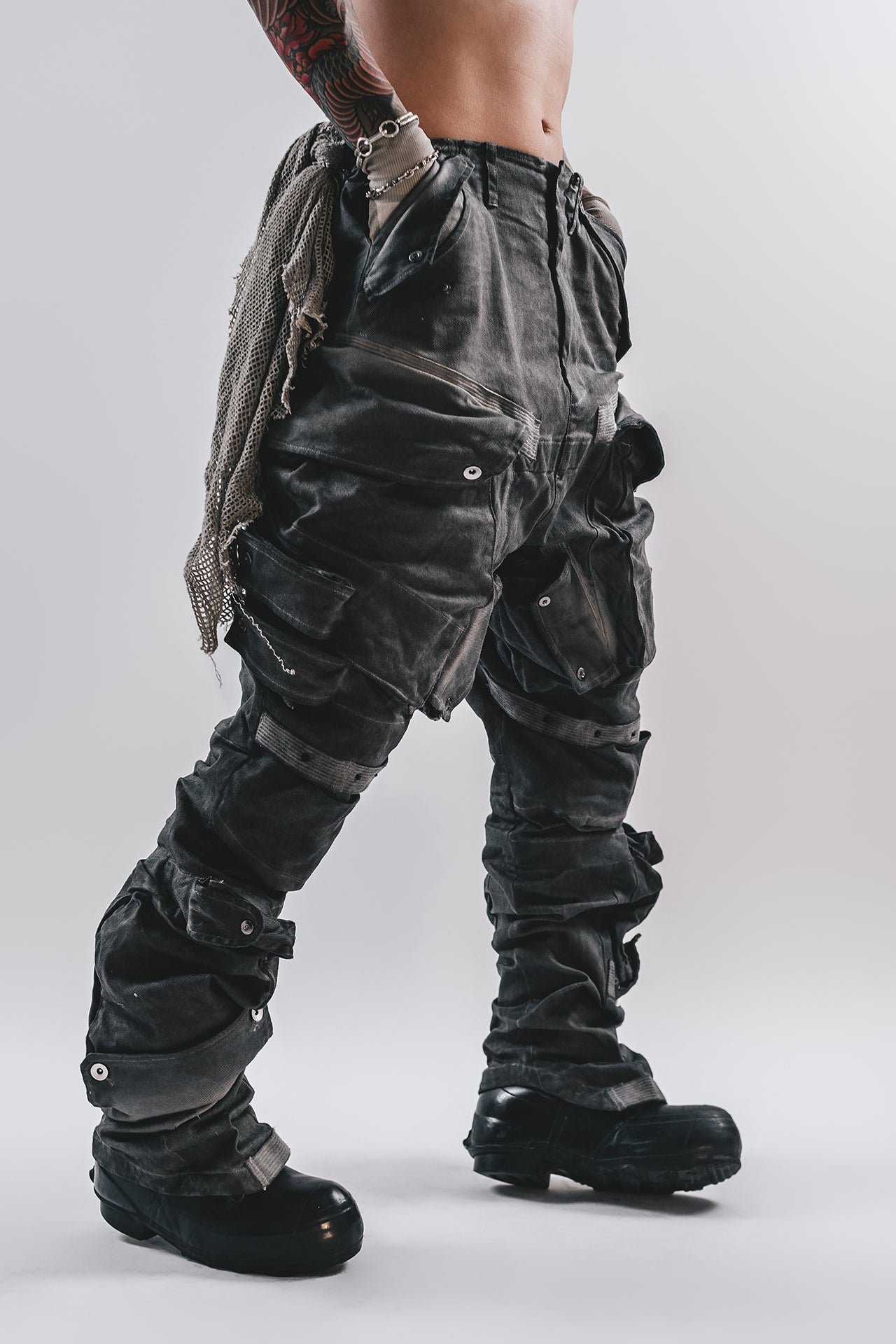 DRKLEI STUDDED ARC CARGO PANTS